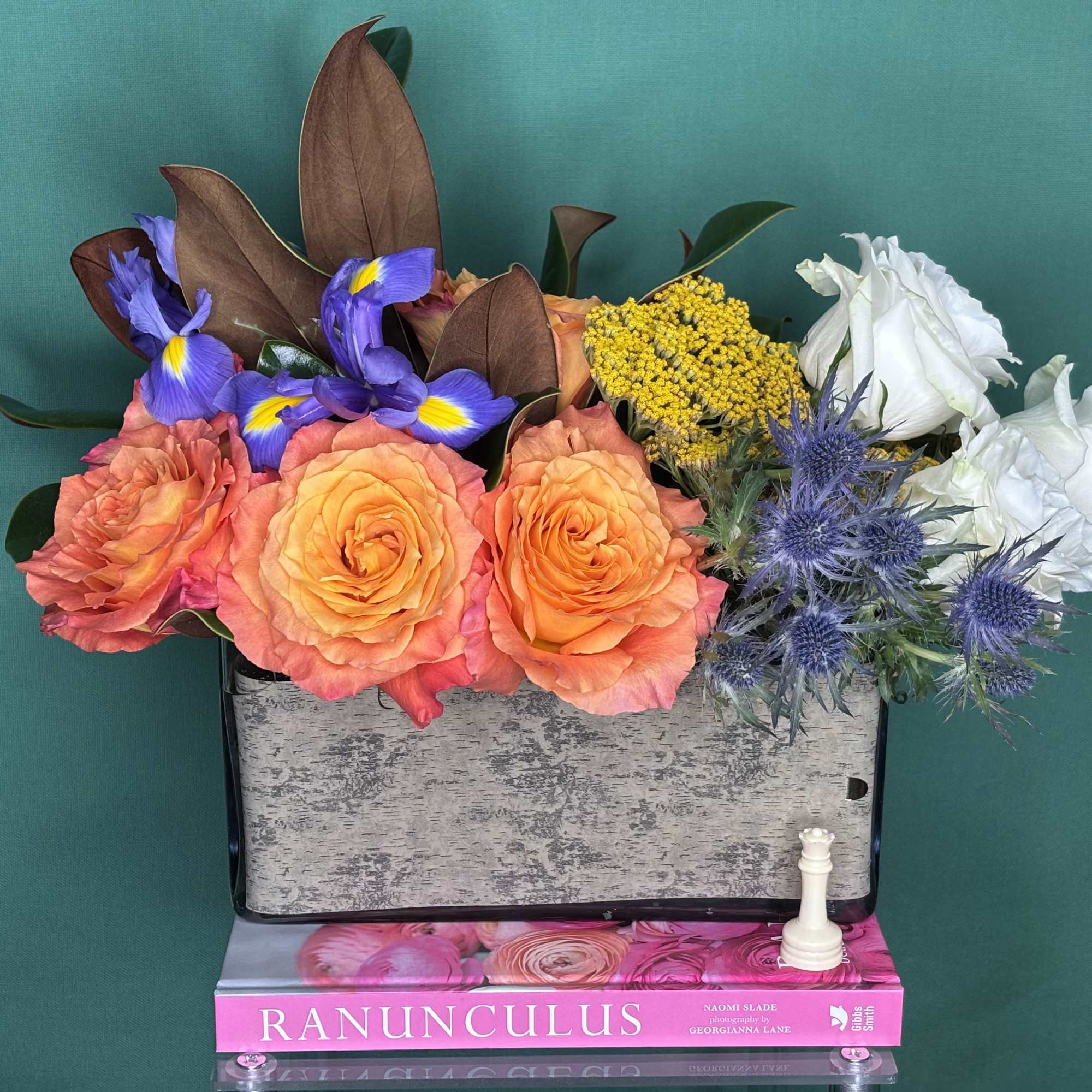 Perfect centerpiece for any formal occasion, cheerful.