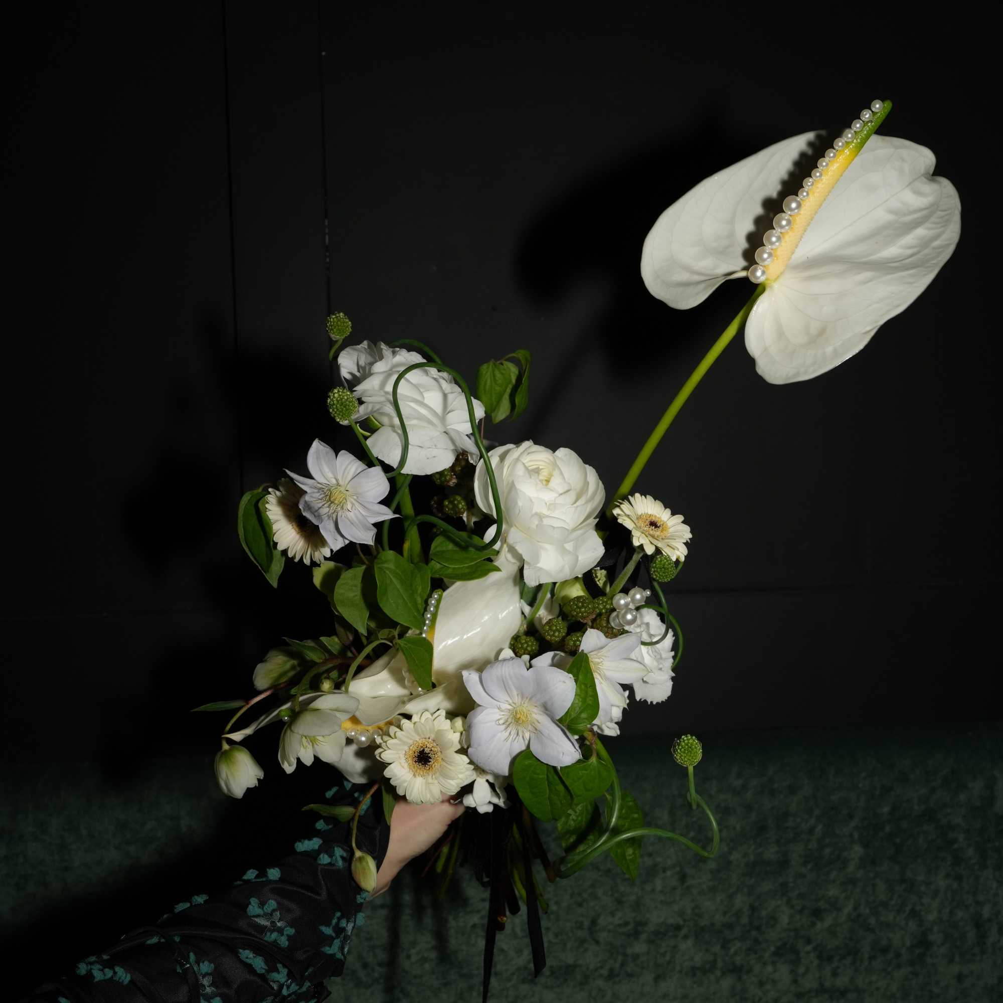 Modern, stylish bouquet designed for souls who appreciate beauty beyond trends. 
Thoughtfully