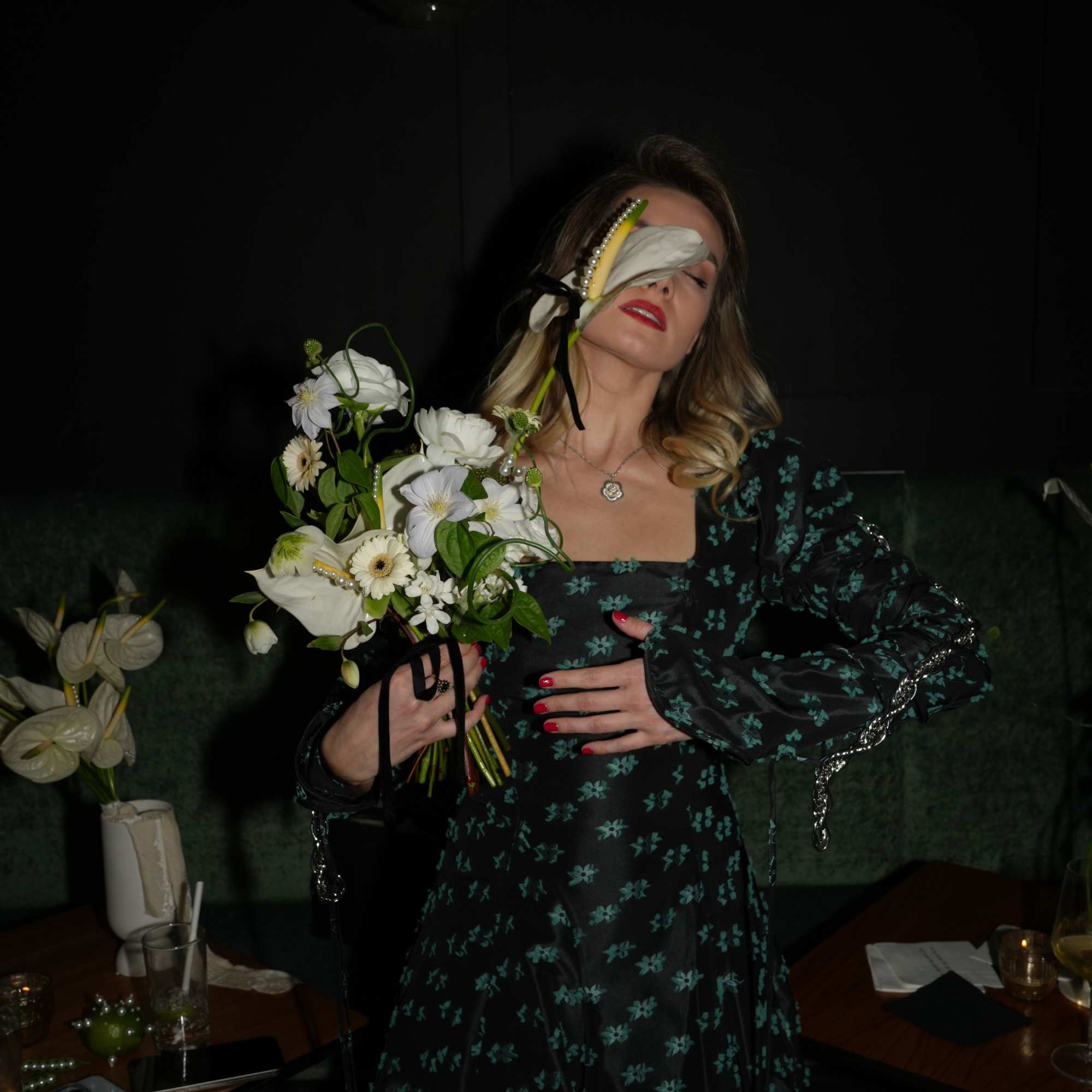 Modern, stylish bouquet designed for souls who appreciate beauty beyond trends. 
Thoughtfully