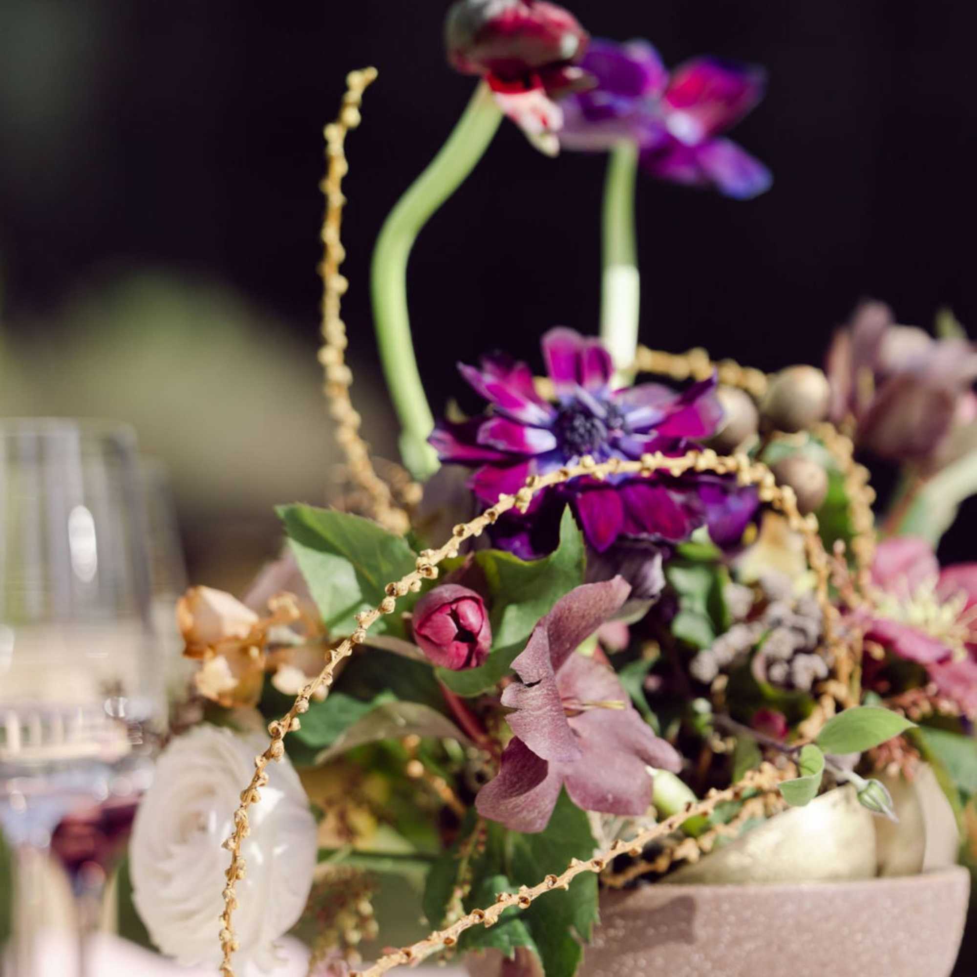 Designed especially for social dinner tables, this arrangement creates an inviting atmosphere