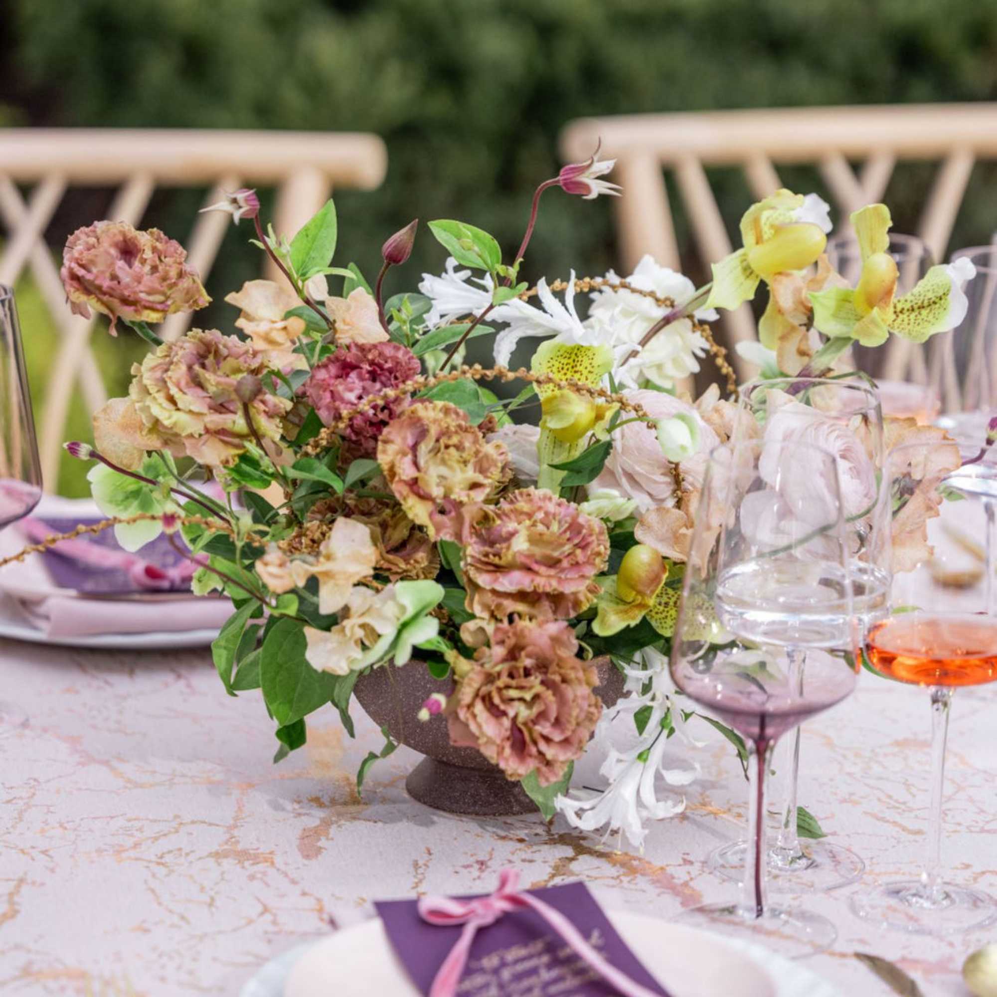 Designed especially for social dinner tables, this arrangement creates an inviting atmosphere