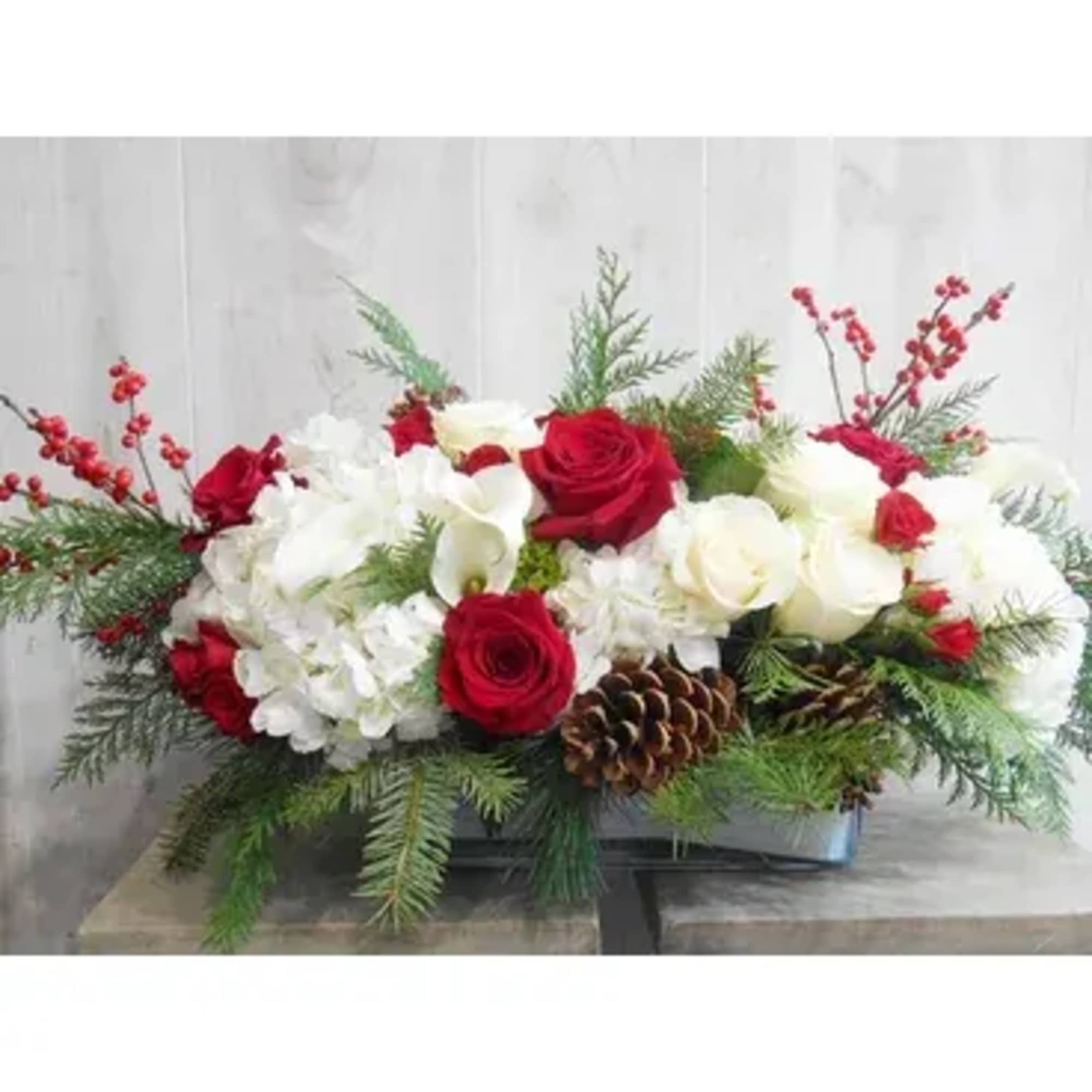 impressive holiday centerpieces with Christmas greenery and flowers - roses, hydrangeas, tulips