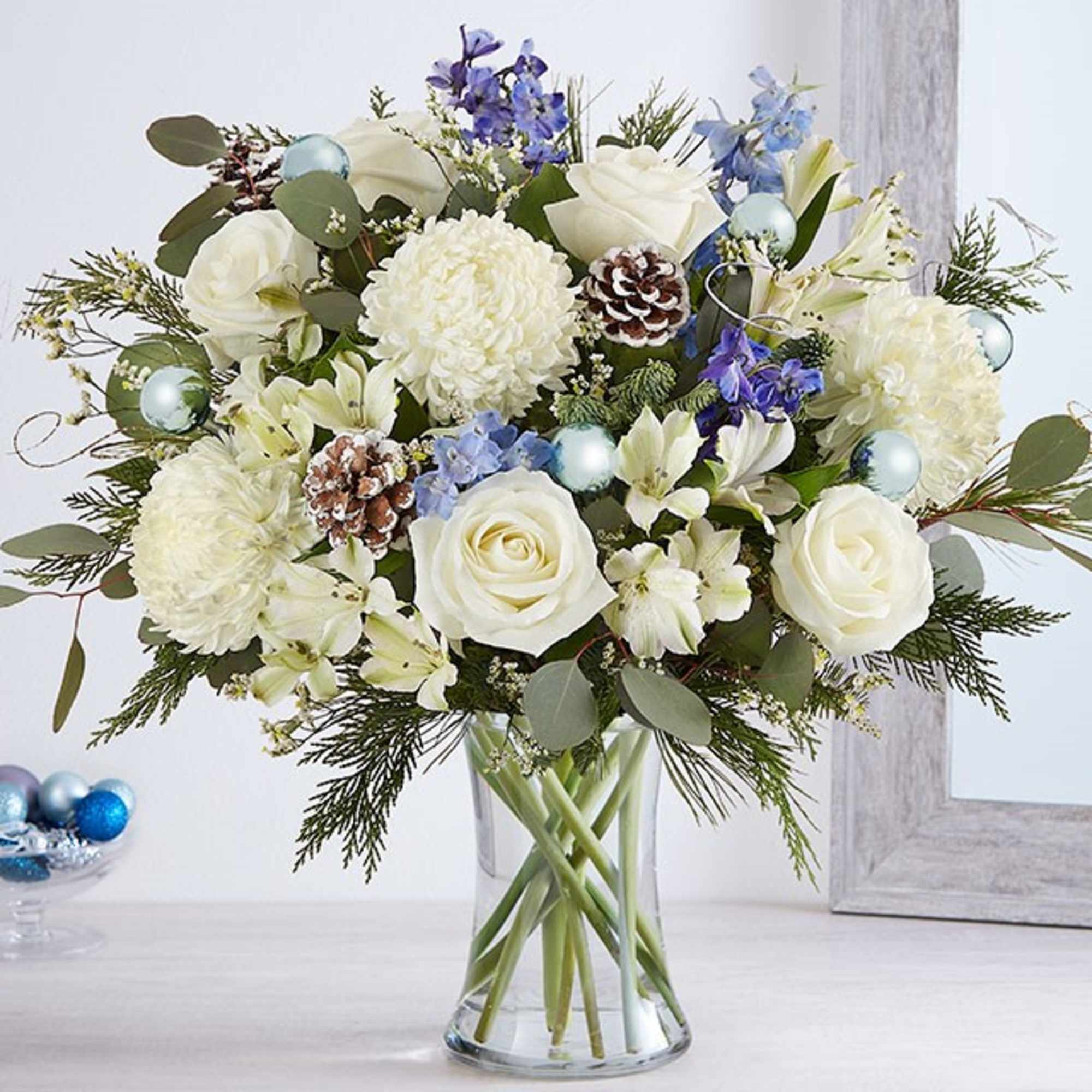 Send wonderful winters wishes with our luxurious arrangement. Snowy white blooms are