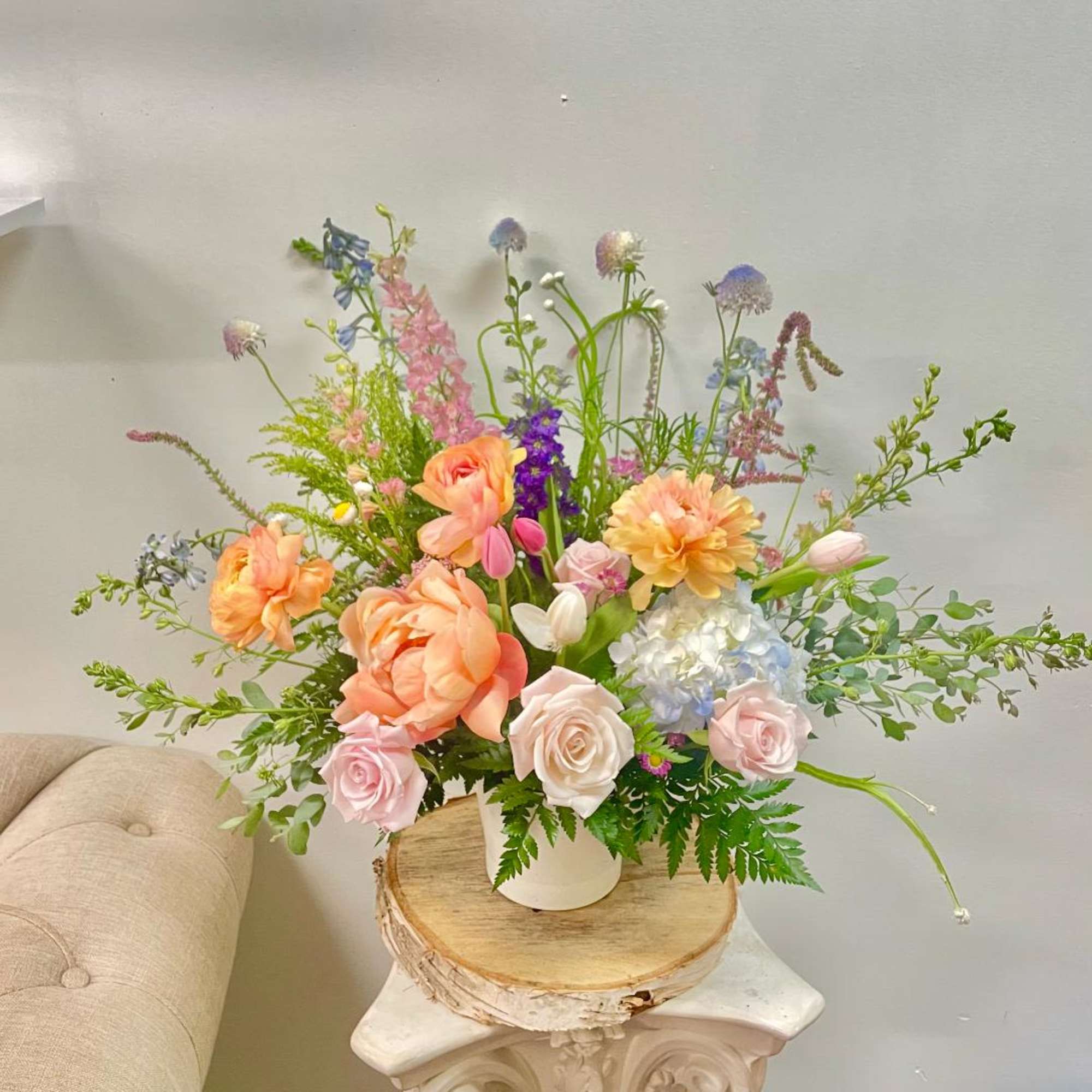 Product Information
Theme Colors: Shades of Yellow and White

Featured Blooms: Scabious, Tulips, Roses