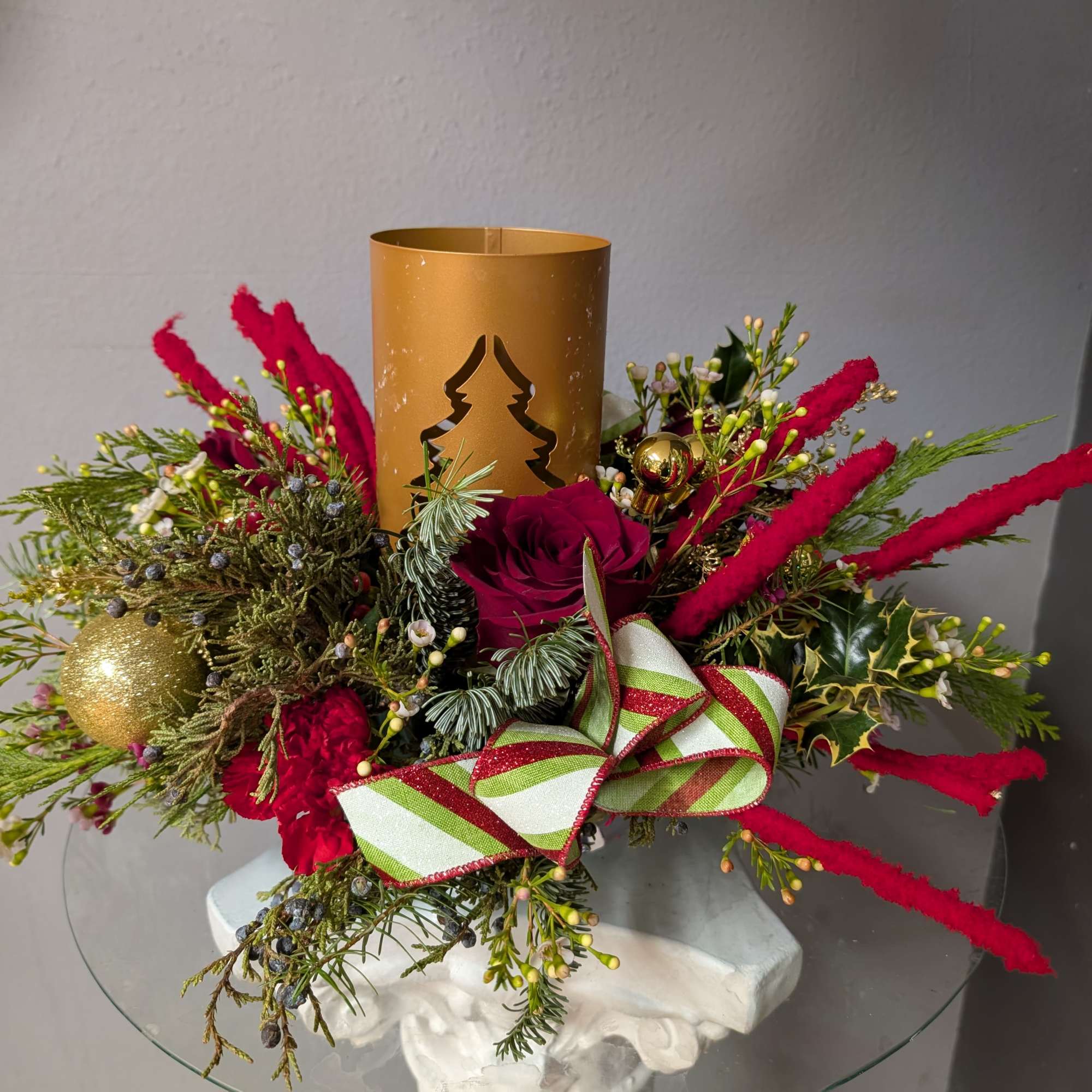 Beautiful holiday centerpiece perfect for a table of four.