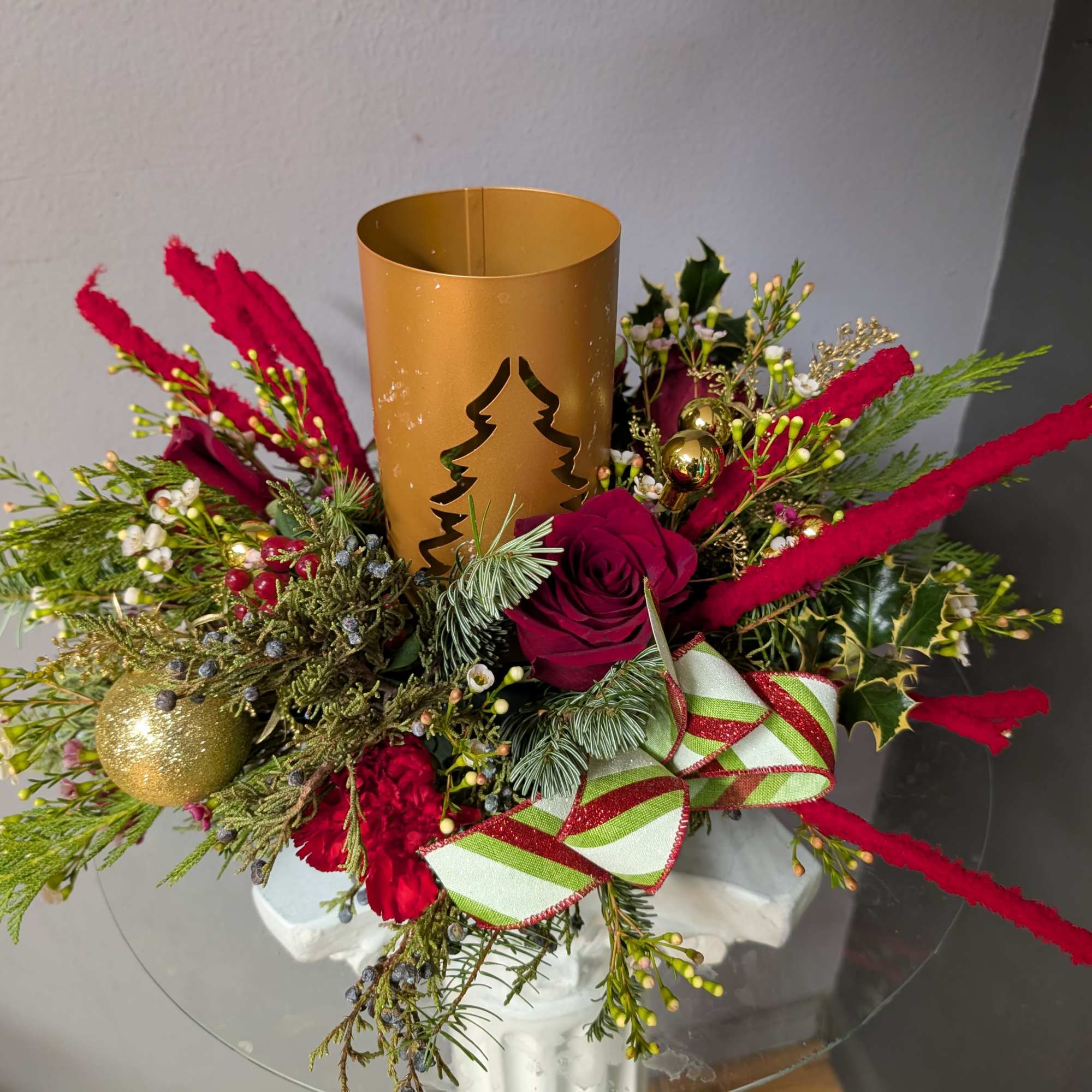 Beautiful holiday centerpiece perfect for a table of four.