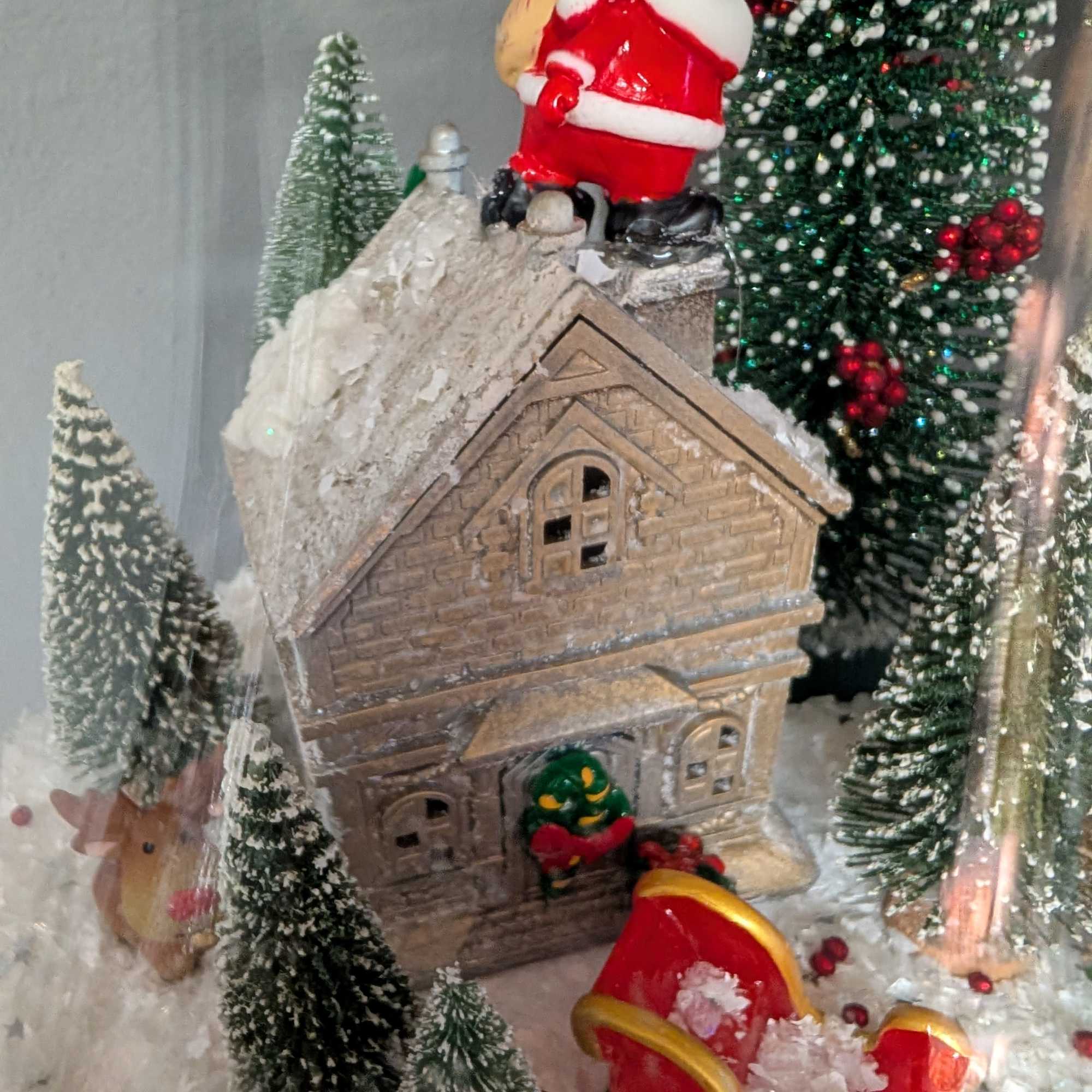 This adorable little hime inside a glass base is decorated perfectly for