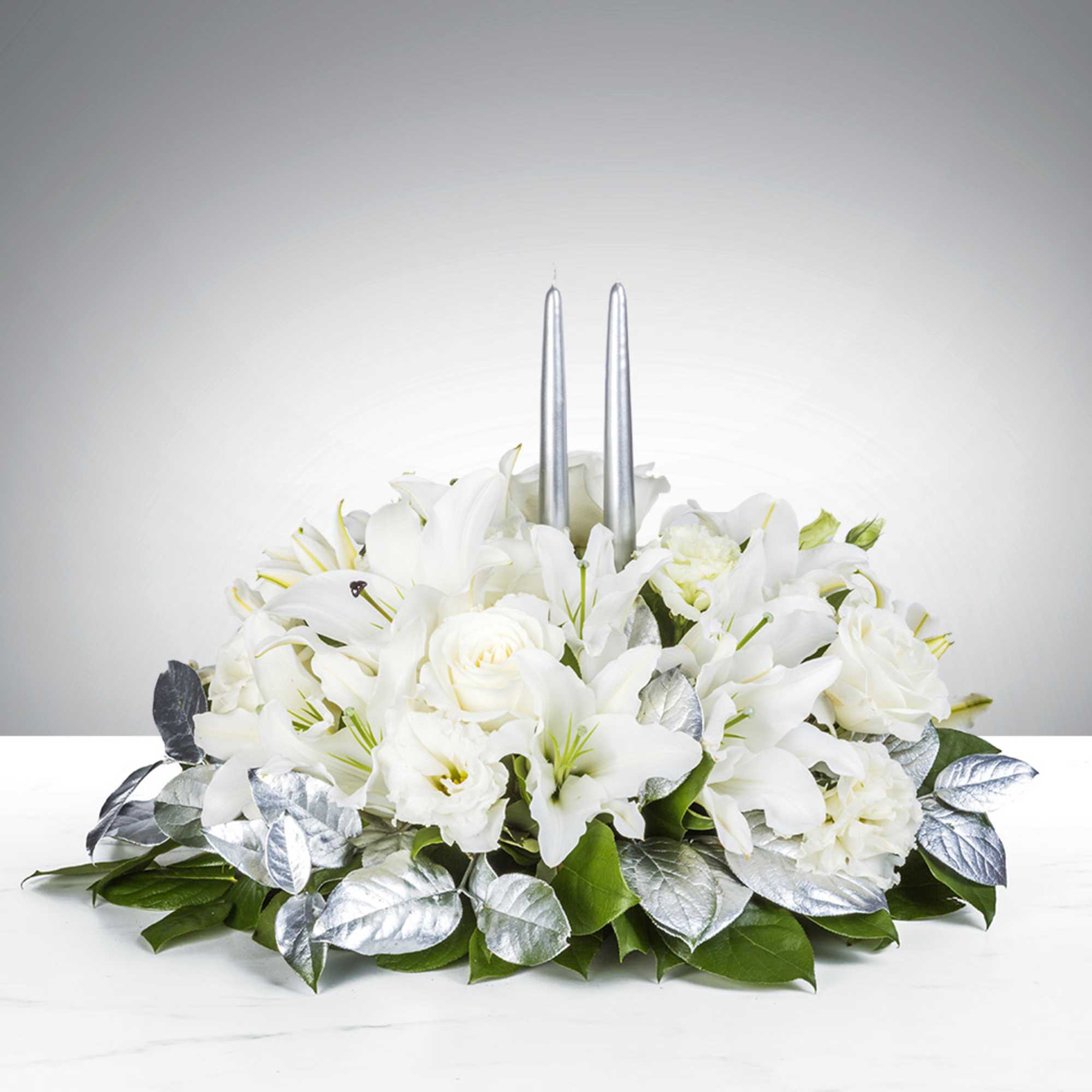 This season, enjoy the present moment with this Burning candlelight centerpiece. all