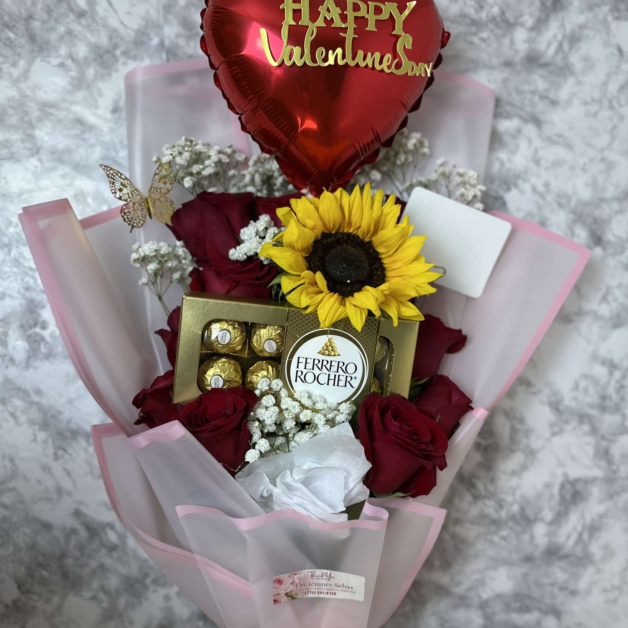 Bouquet of 12 red roses with a box of 8 Ferrero chocolates