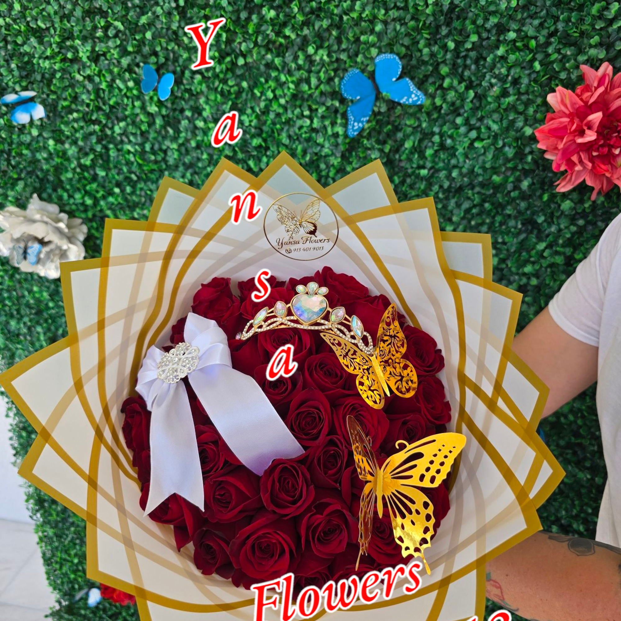  Red Buch&oacute;n Bouquet 
Bold, luxurious, and impossible to ignore &mdash; our