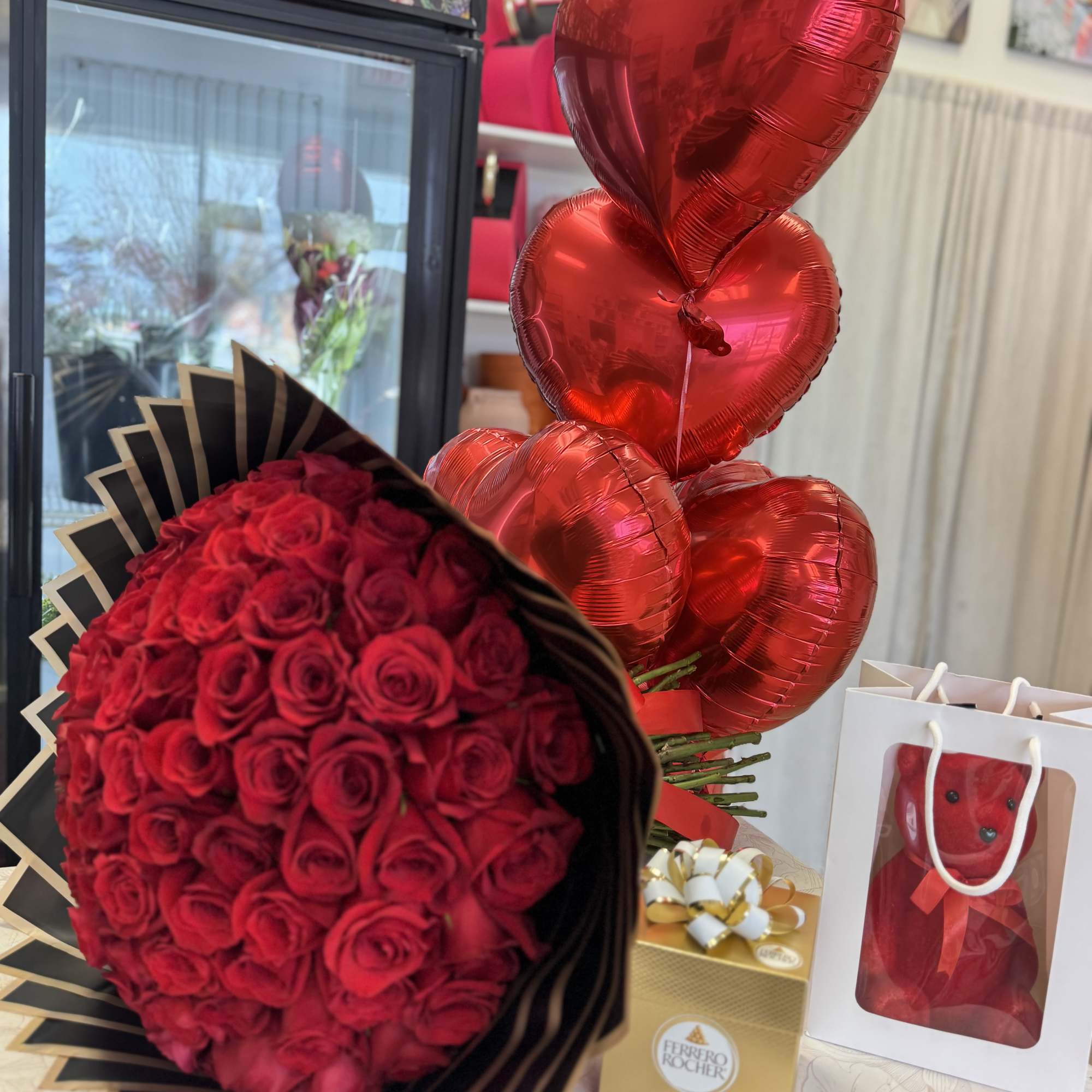 BEAUTIFUL BOUQUET OF 100 ROSES (UP TO 3 COLLORS ), 5 HEART