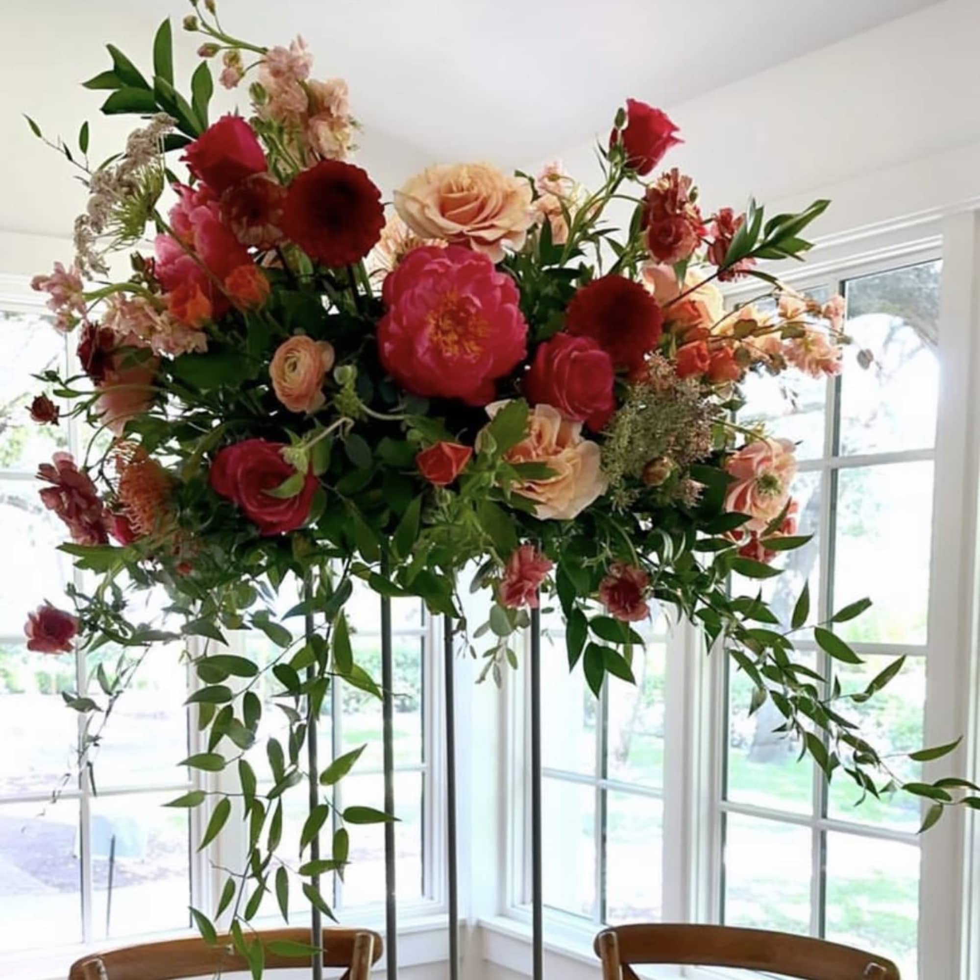 The Grand Estate Elevated Centerpiece
Make a breathtaking statement with our Grand Estate