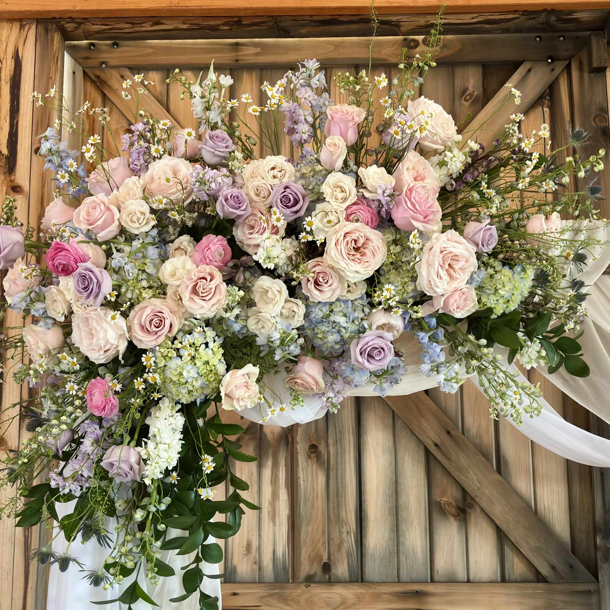 The Signature Ceremony Arch
Frame your "I do" moment with a breathtaking Signature
