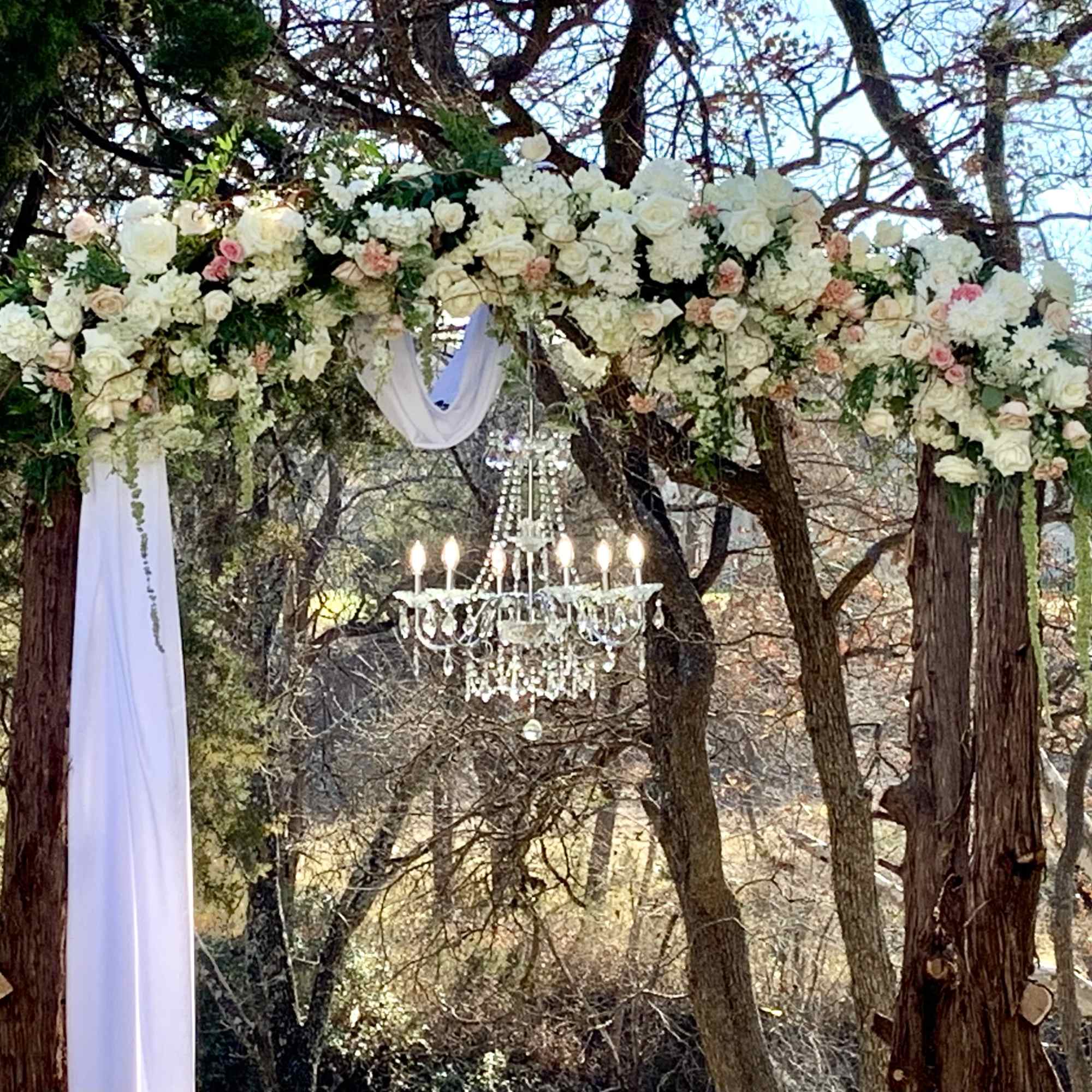 The Signature Ceremony Arch
Frame your "I do" moment with a breathtaking Signature