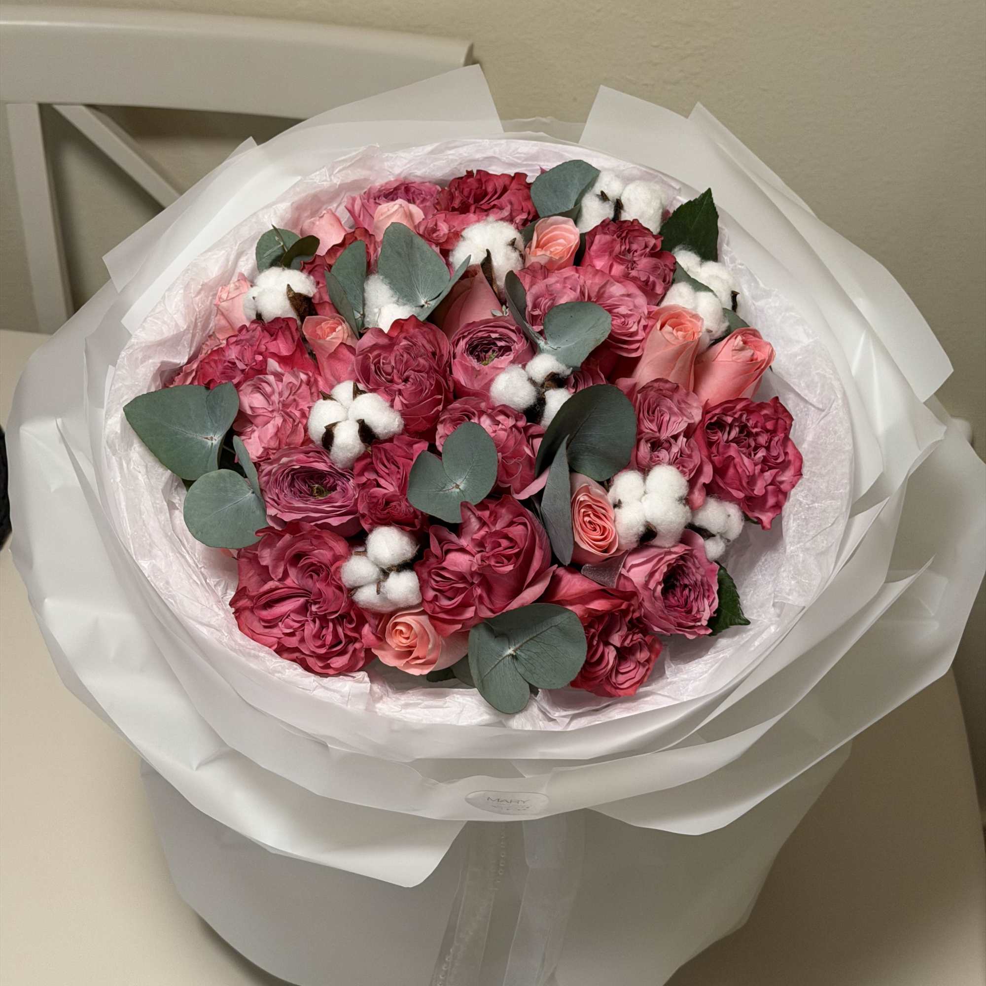 This exquisite bouquet is a true statement of elegance and romance. Featuring