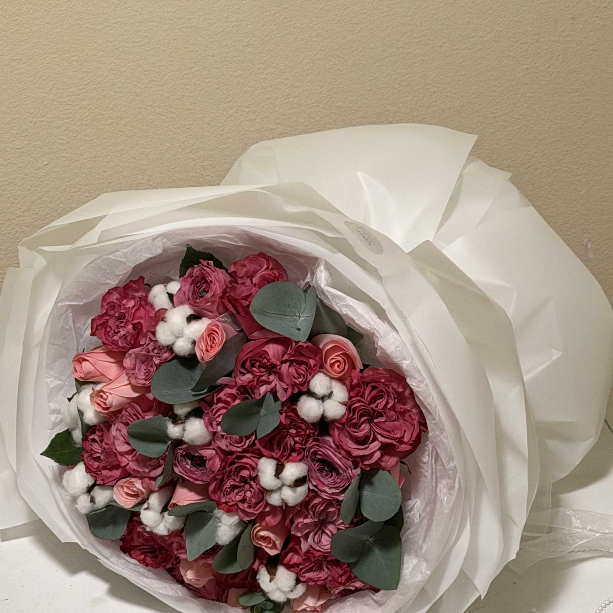 This exquisite bouquet is a true statement of elegance and romance. Featuring