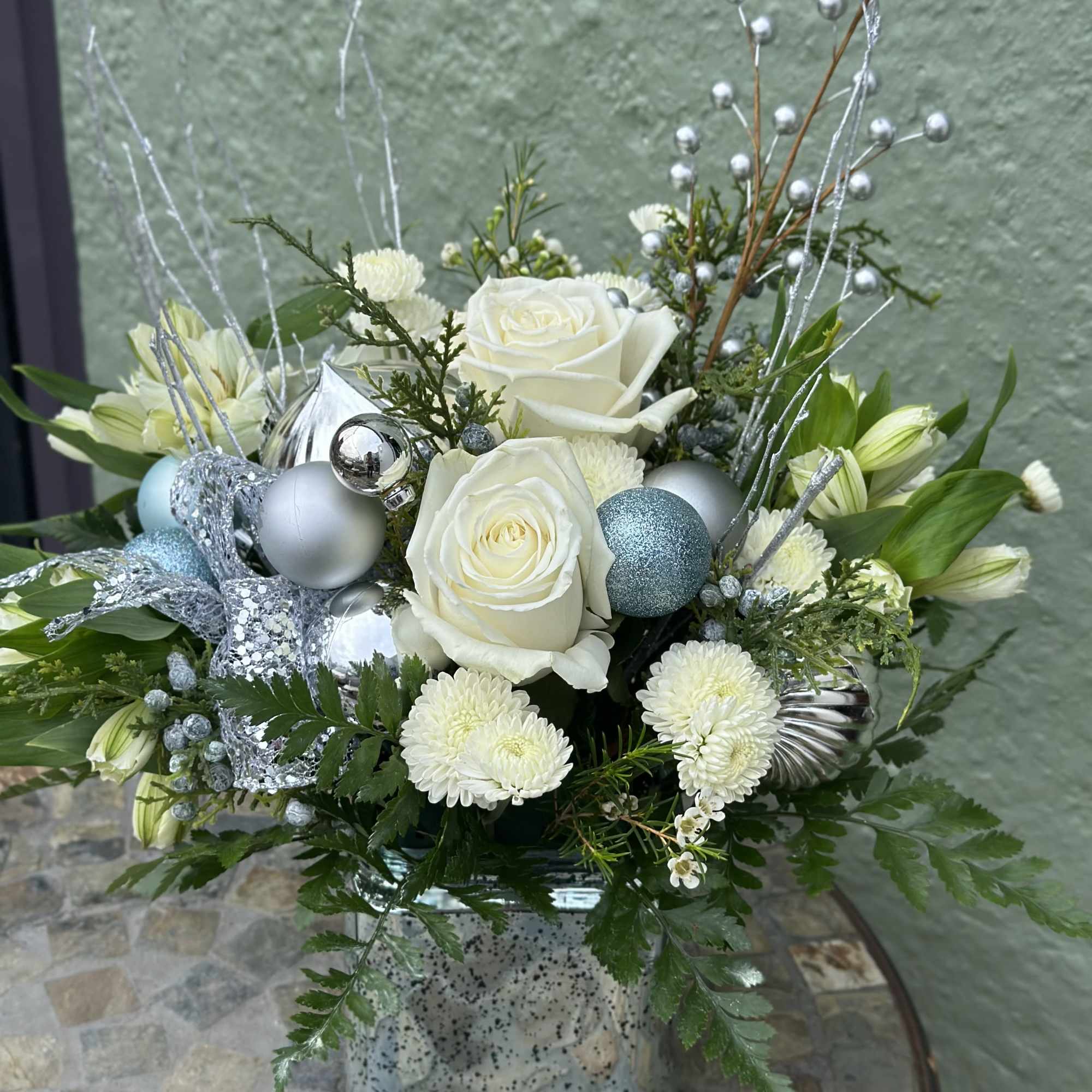 Ring in the New Year with effortless elegance. Midnight Frost pairs creamy