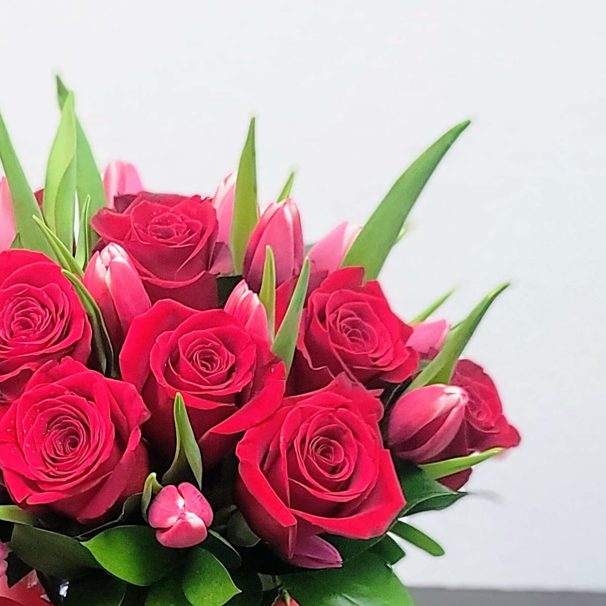 Express your love in full bloom with this stunning combination of red