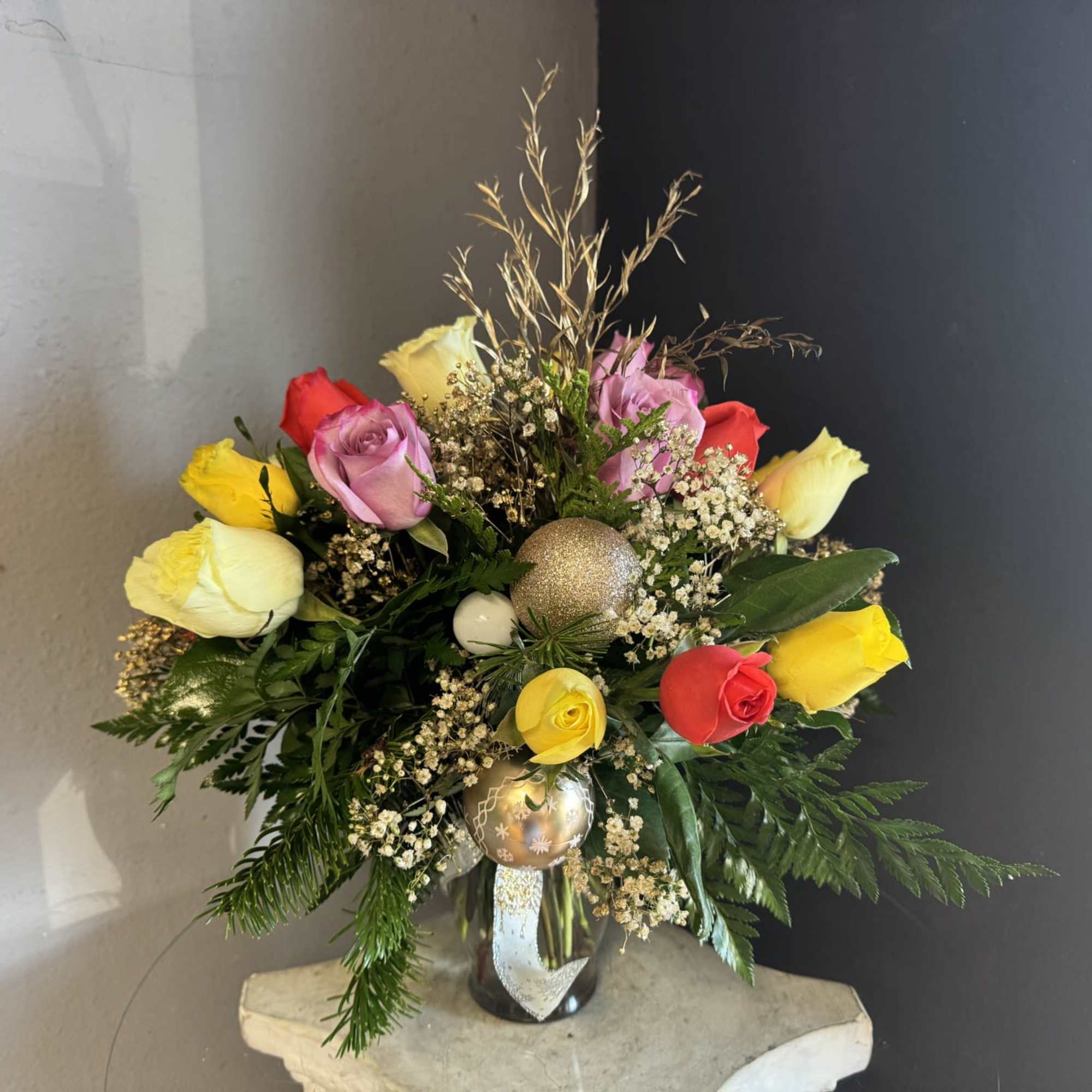 This fan favorite rose special includes mixed colored (excluding red) local 40