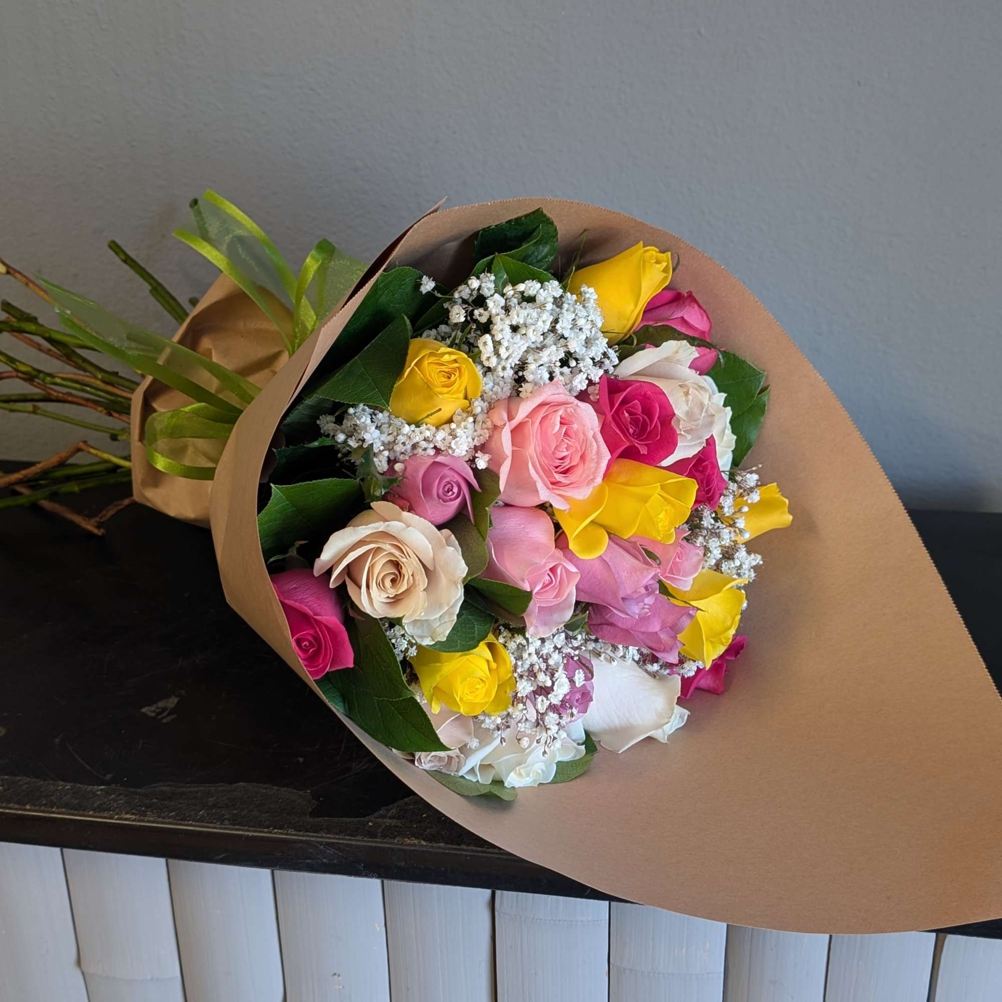 FOR IN STORE PICKUP ONLY 
Local, short stem roses (40cm) Life expectancy