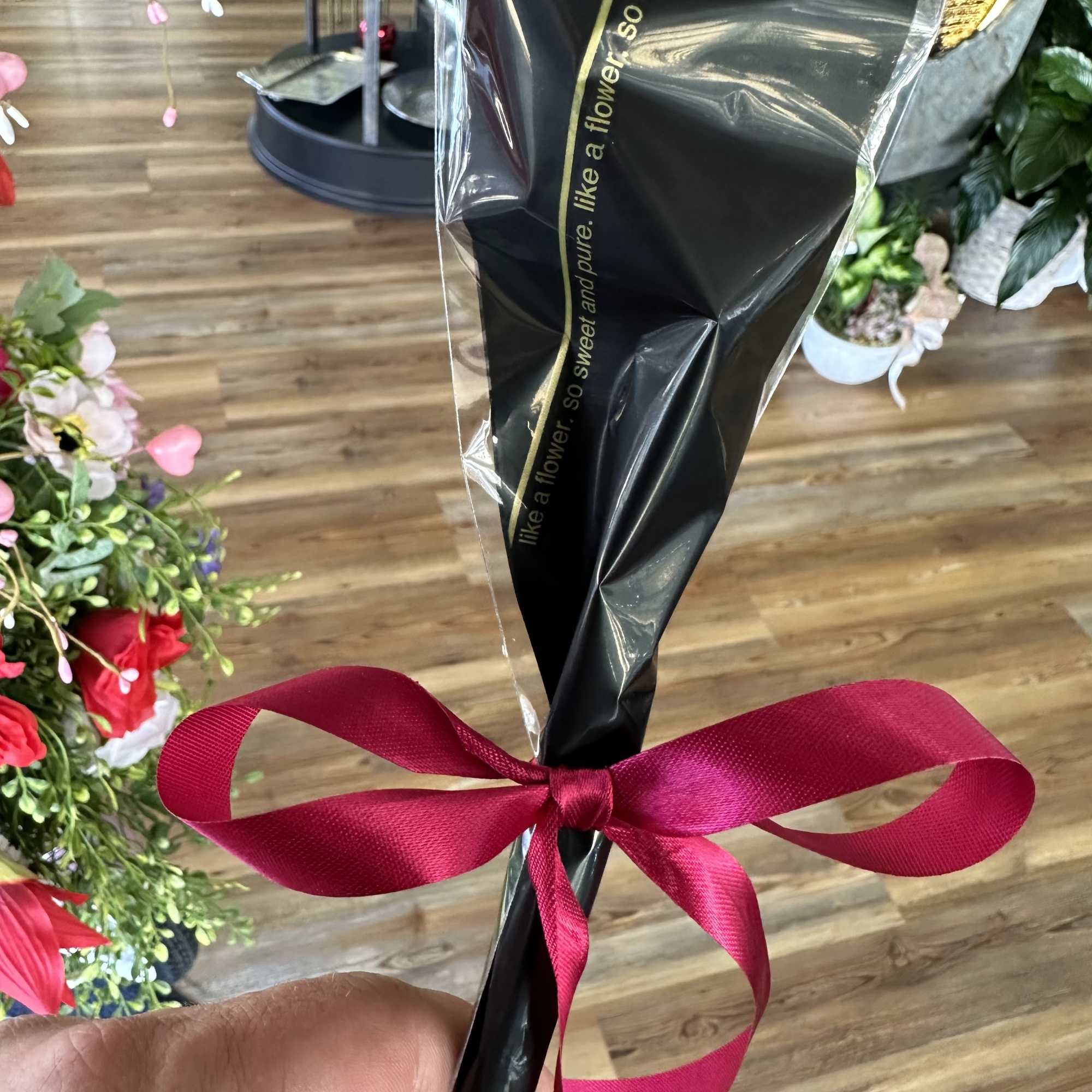 1 beautiful fresh cut long stem rose wrapped with a ribbon. The