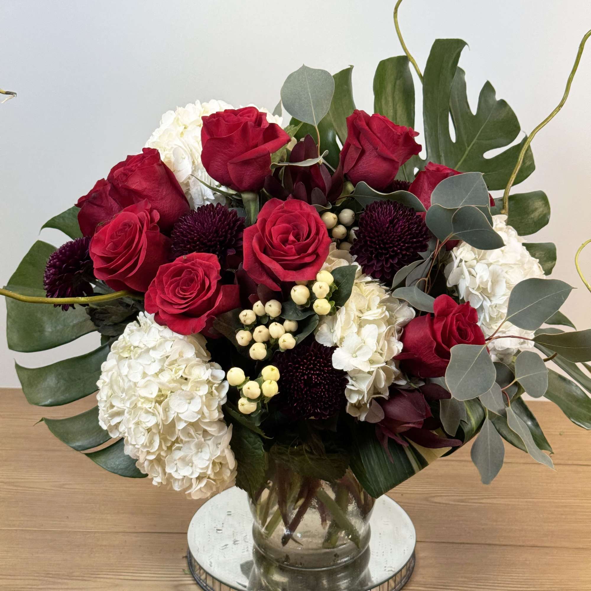 Signature Premium Bouquet

Make an unforgettable statement with our Signature Premium Bouquet&mdash;a breathtaking
