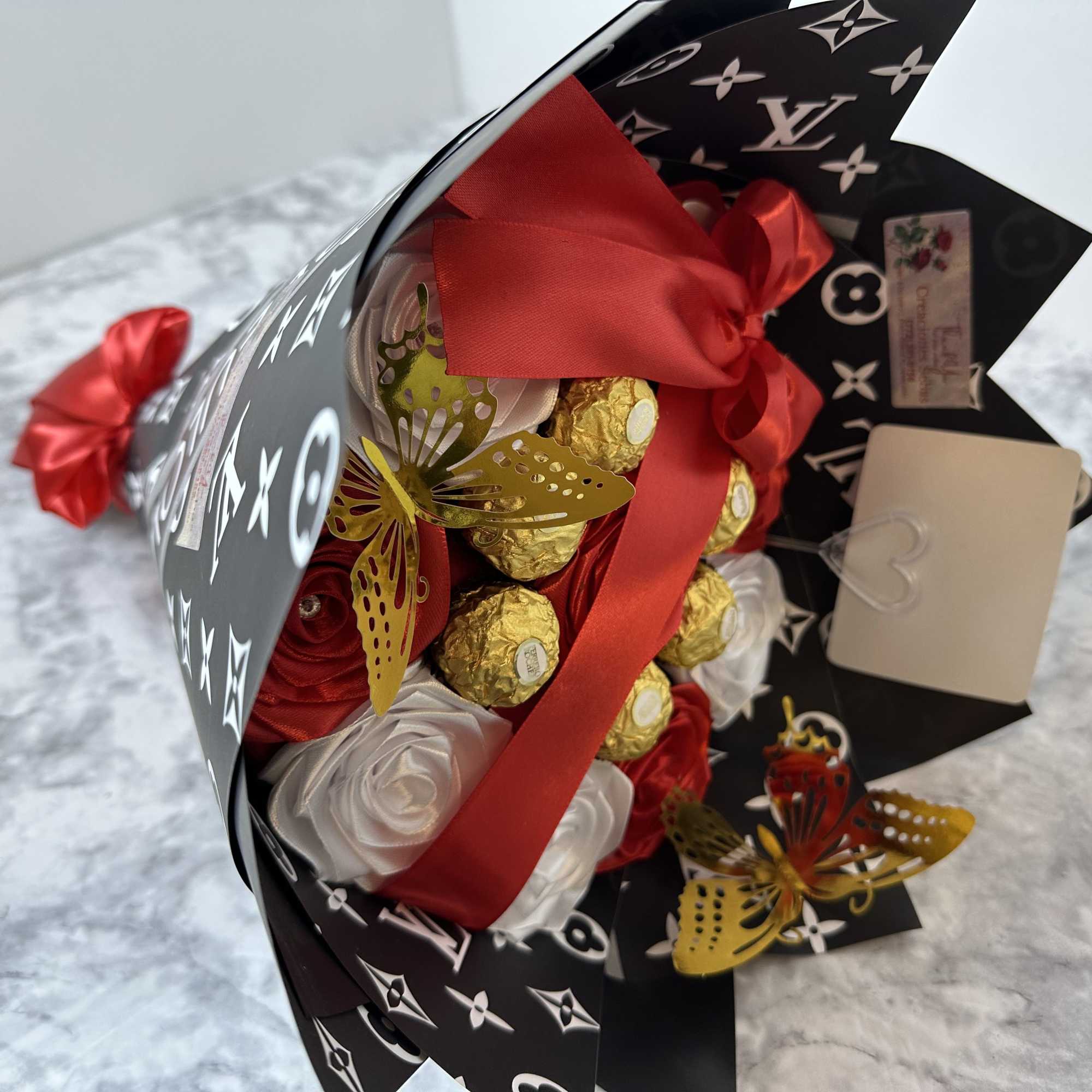 Eternal bouquets of red and white roses and 6 Ferrero Rocher chocolates