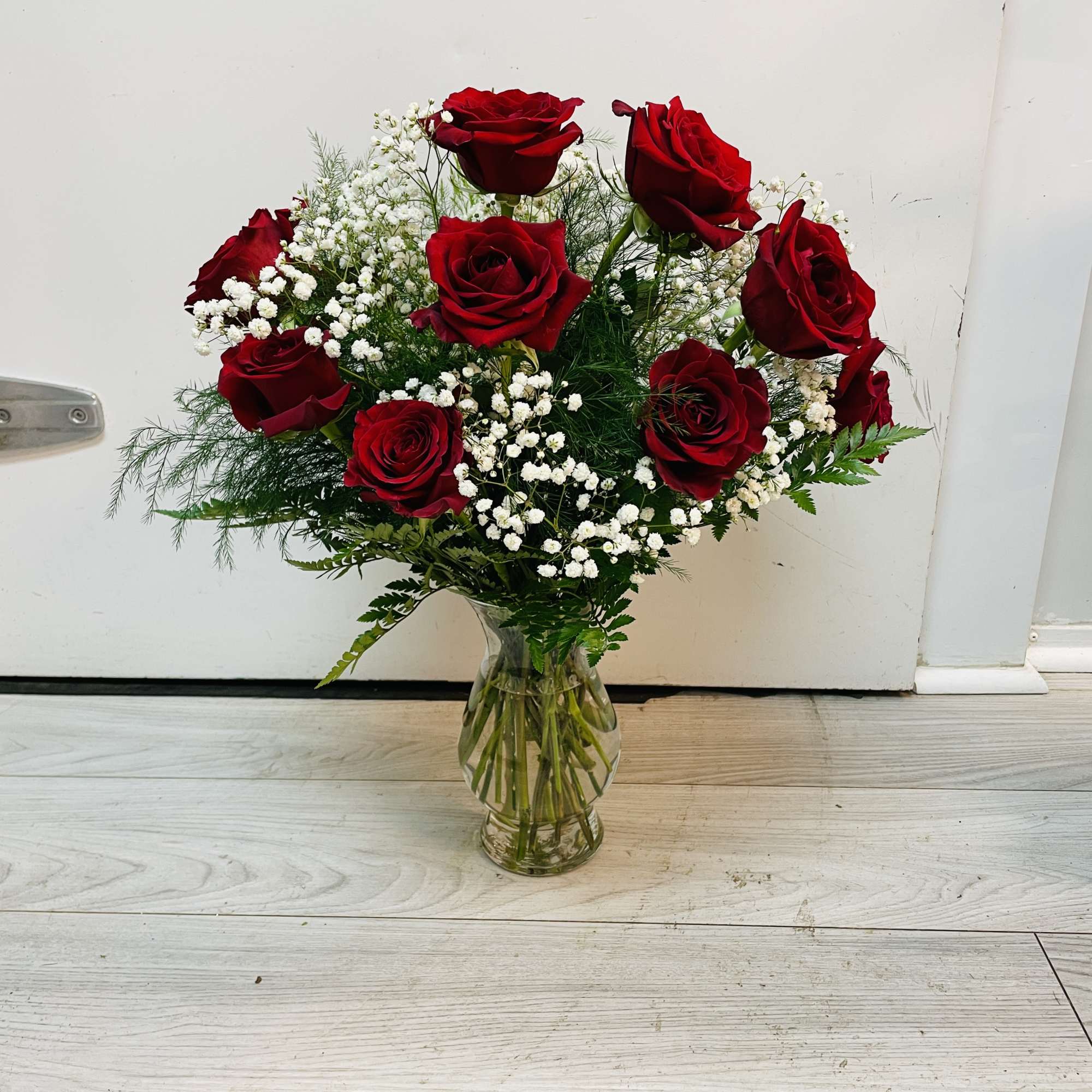 Elevate the art of gifting with our stunning Dozen Roses in a