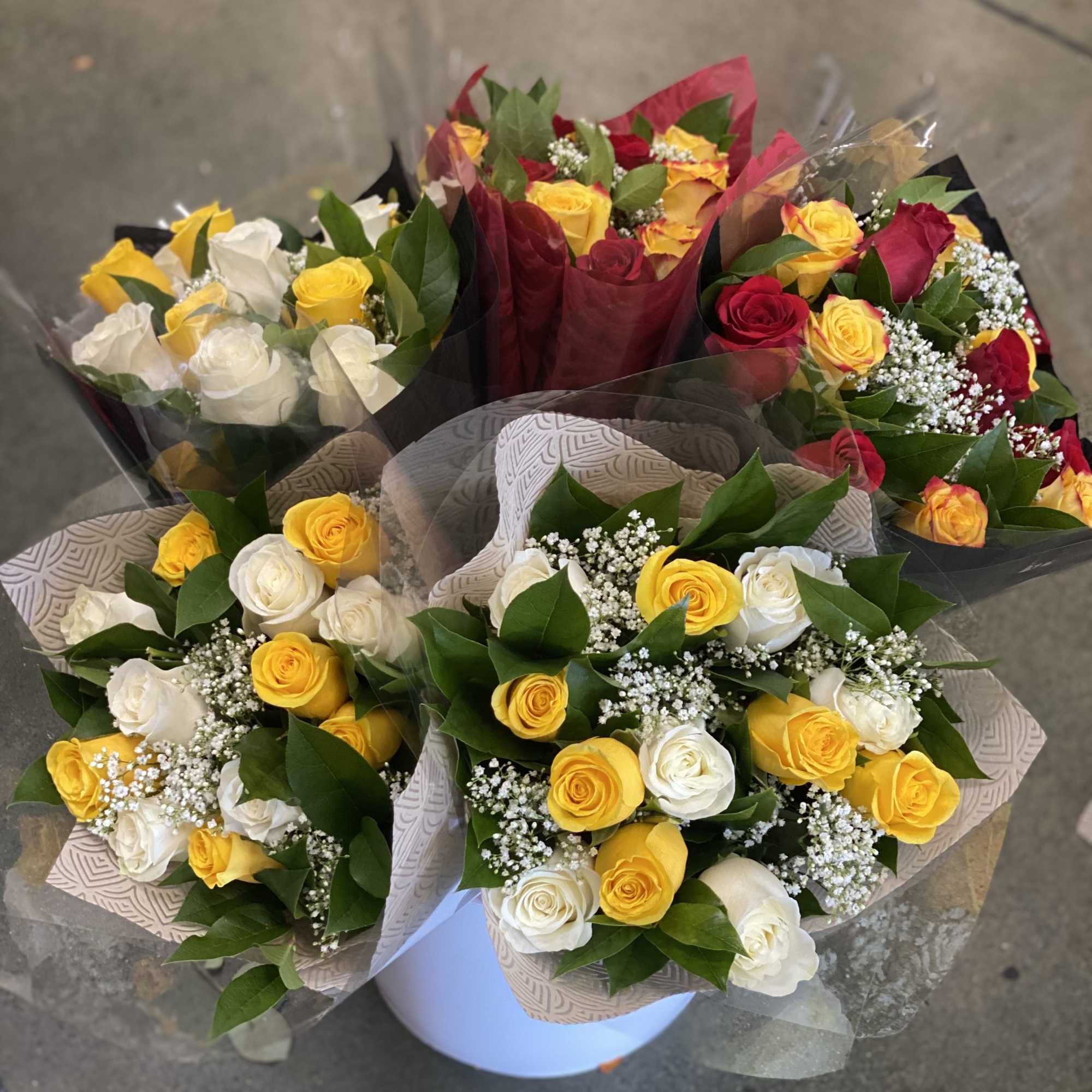 STANDARD: 12 ROSES
DELUXE: 24 ROSES

PLEASE include color choices in instructions section during