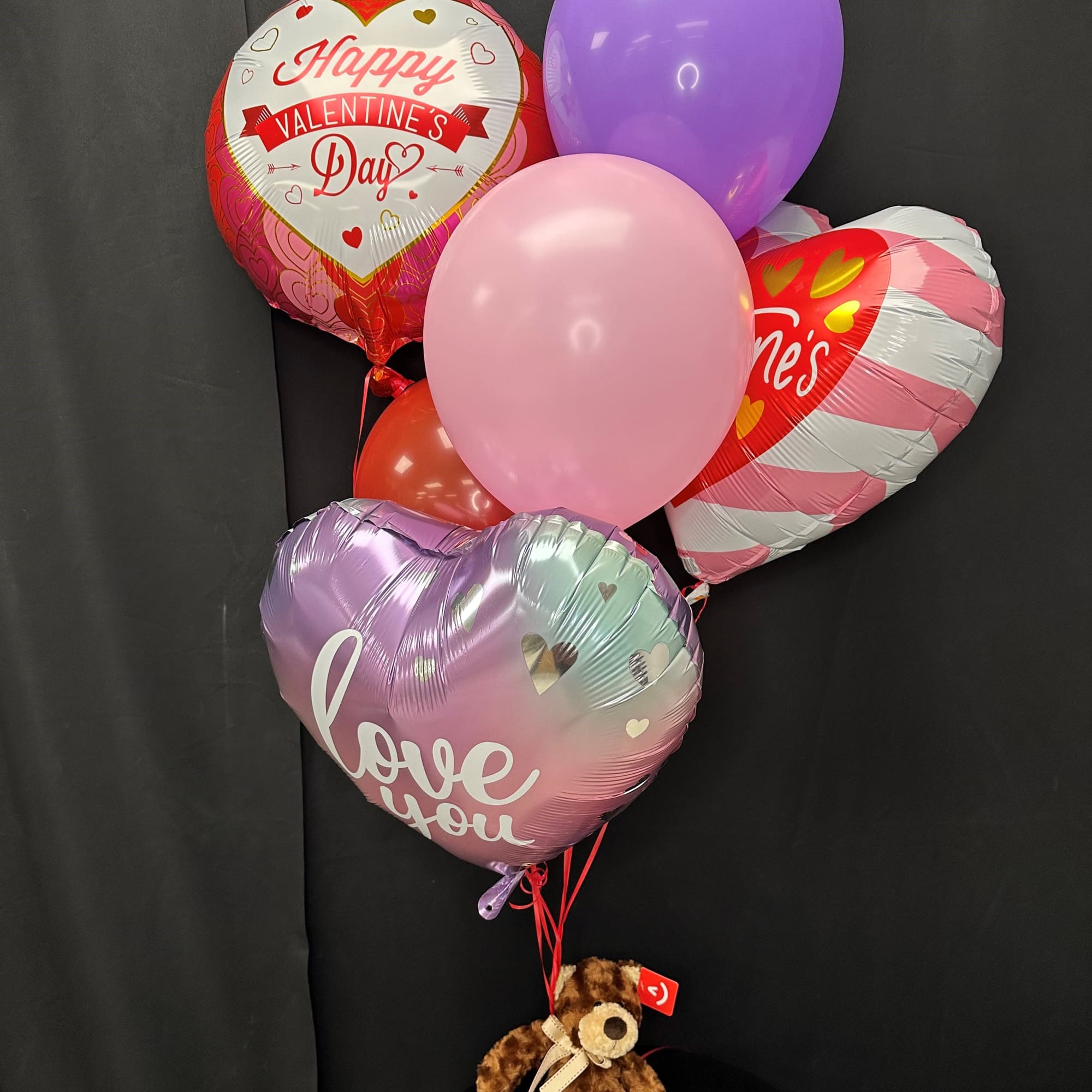 Tell them that they are the Beary best with this balloon bouquet