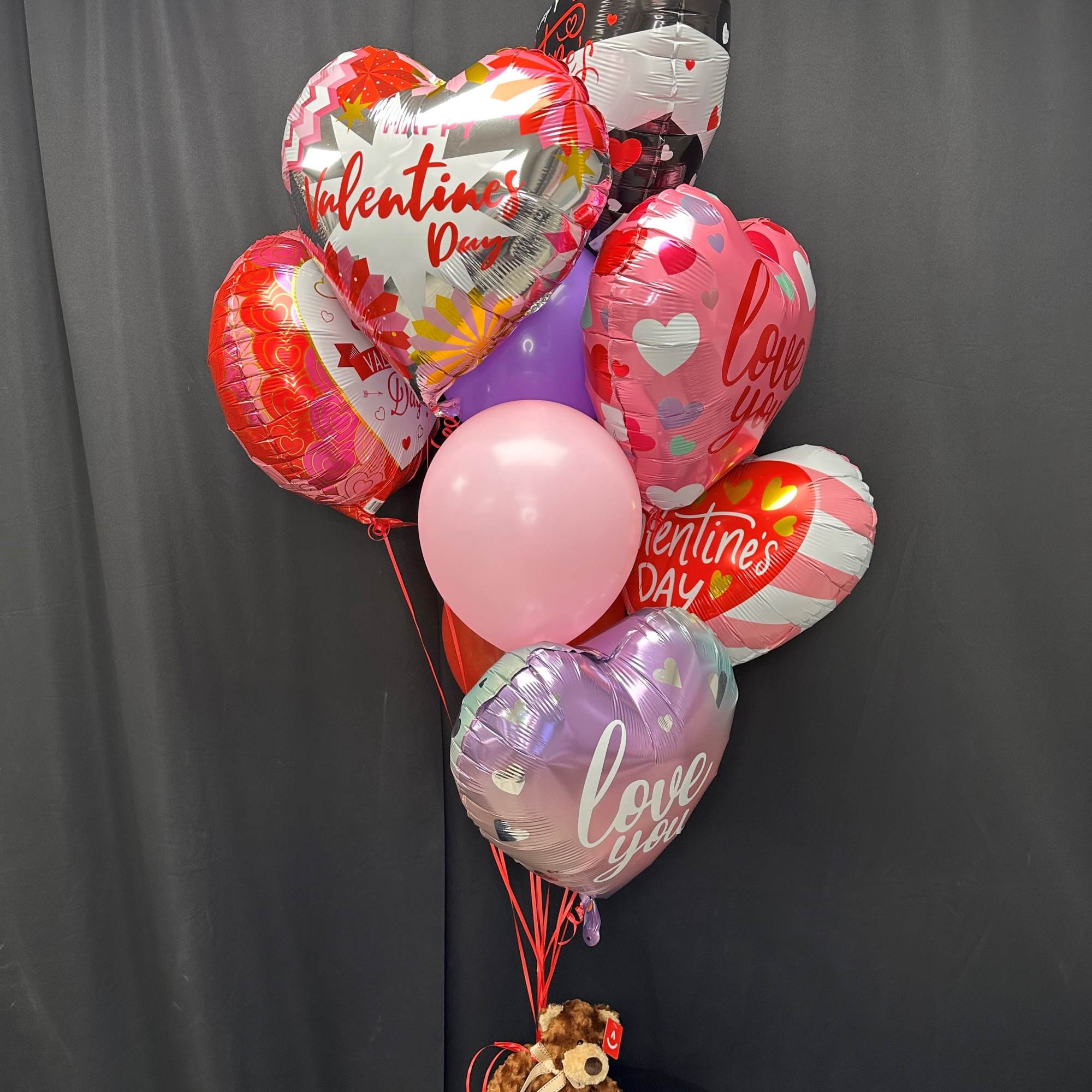 Tell them that they are the Beary best with this balloon bouquet