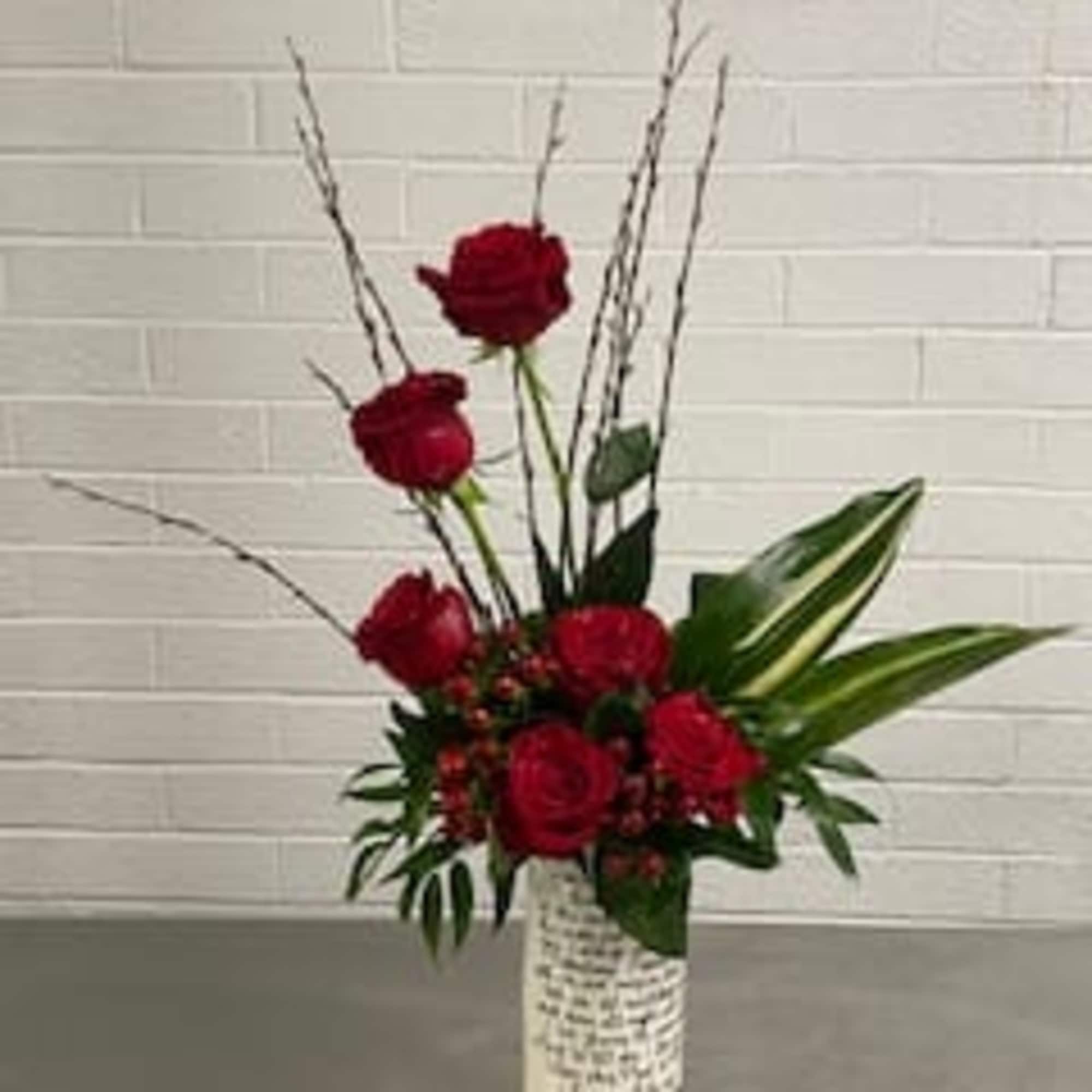 .Posies by Patti's Custom "To The Moon and Back"
This arrangements arrives with