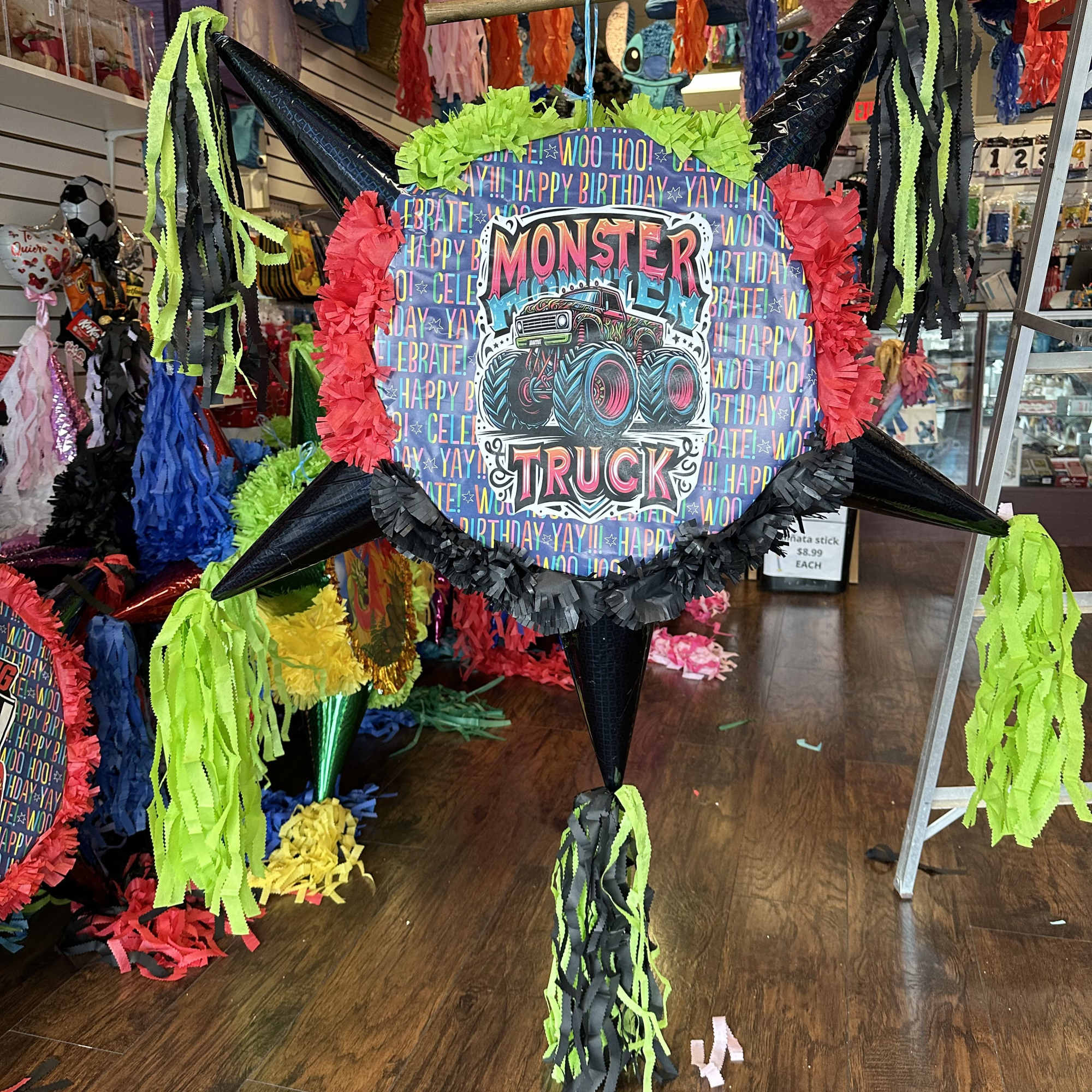 Ball pi&ntilde;atas with ample space for different themed sweets