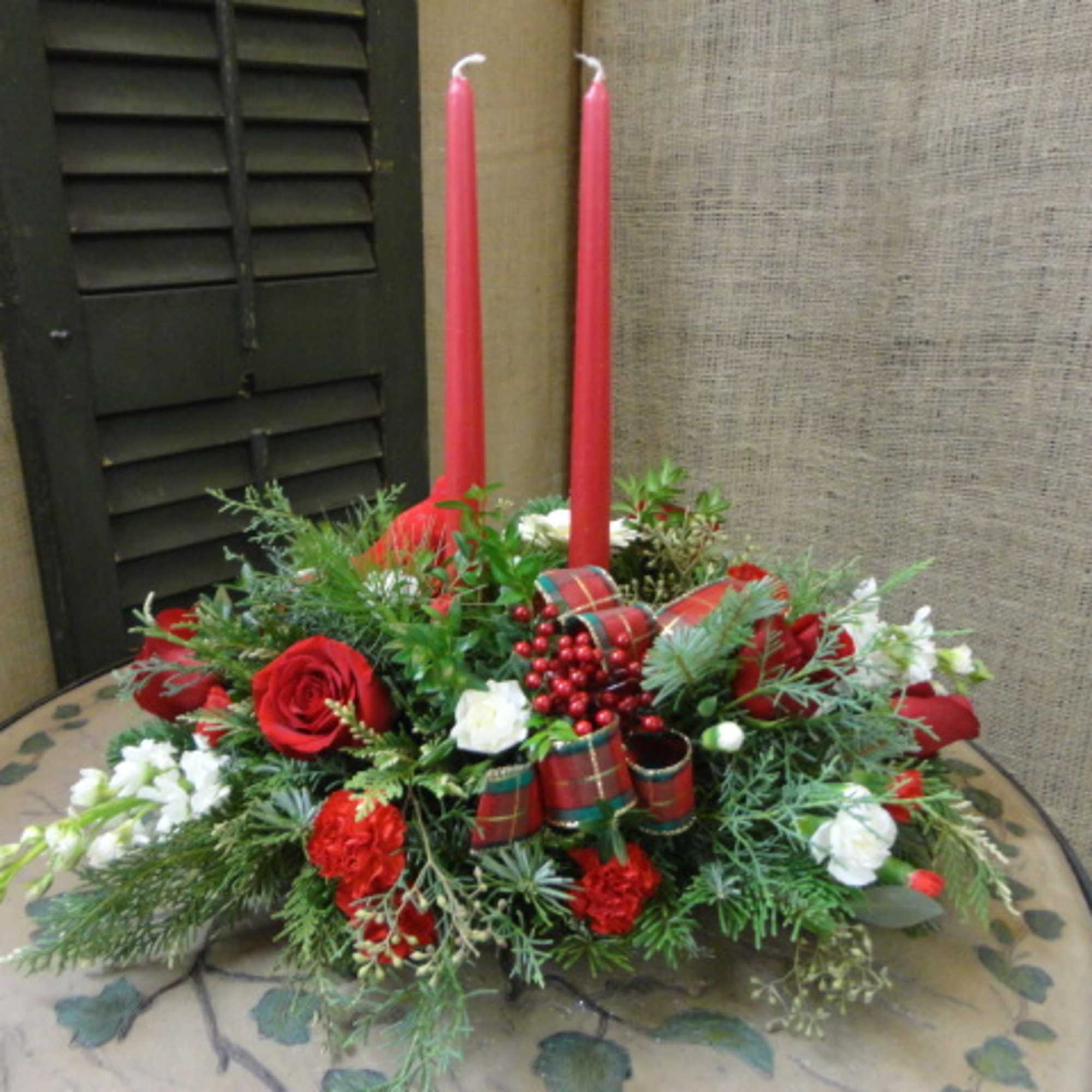 Fresh cut table centerpiece with candles.