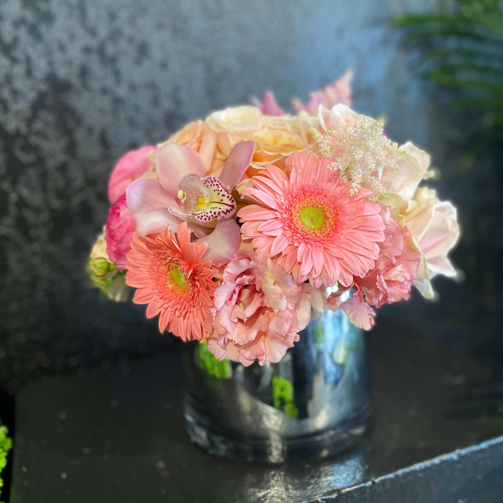 A packed pav&eacute; full of roses and other delicate Spring flowers in