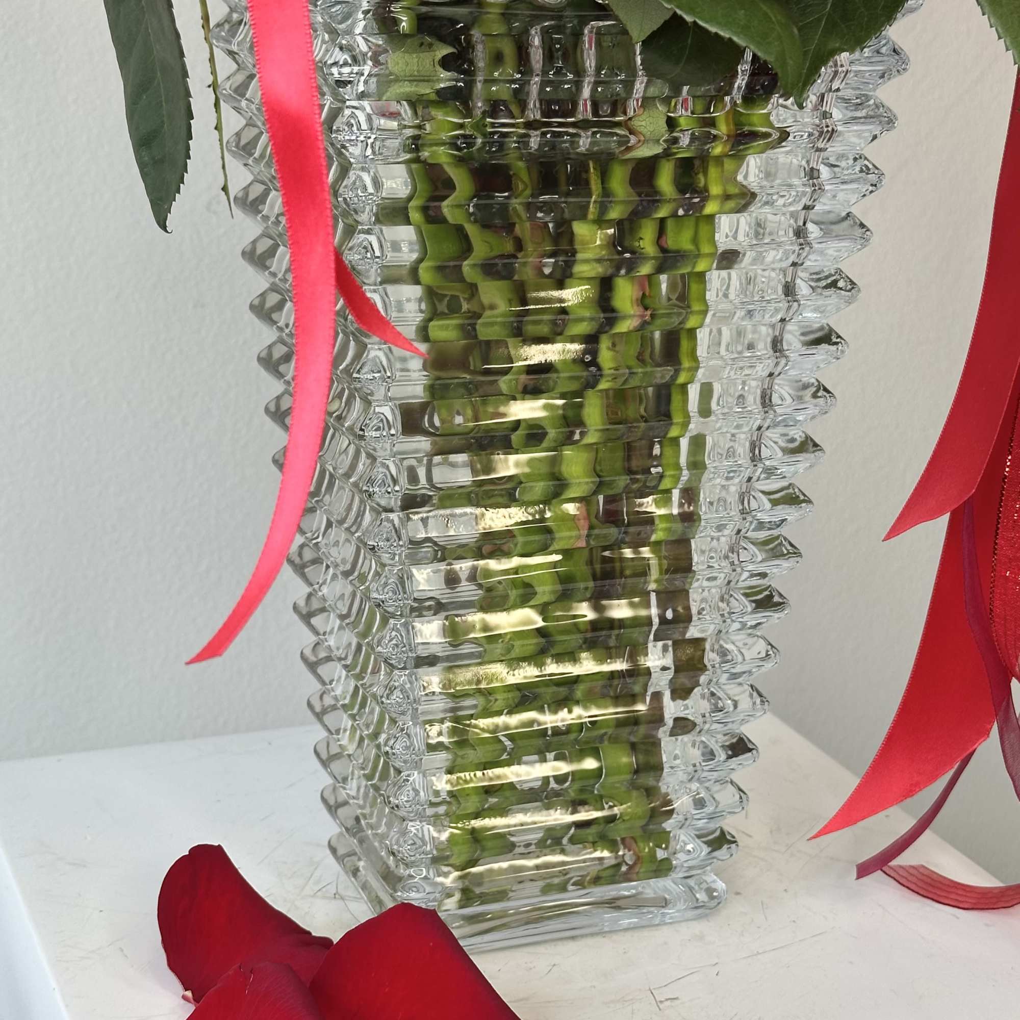 At the heart of this exquisite design is the stunning vase, inspired