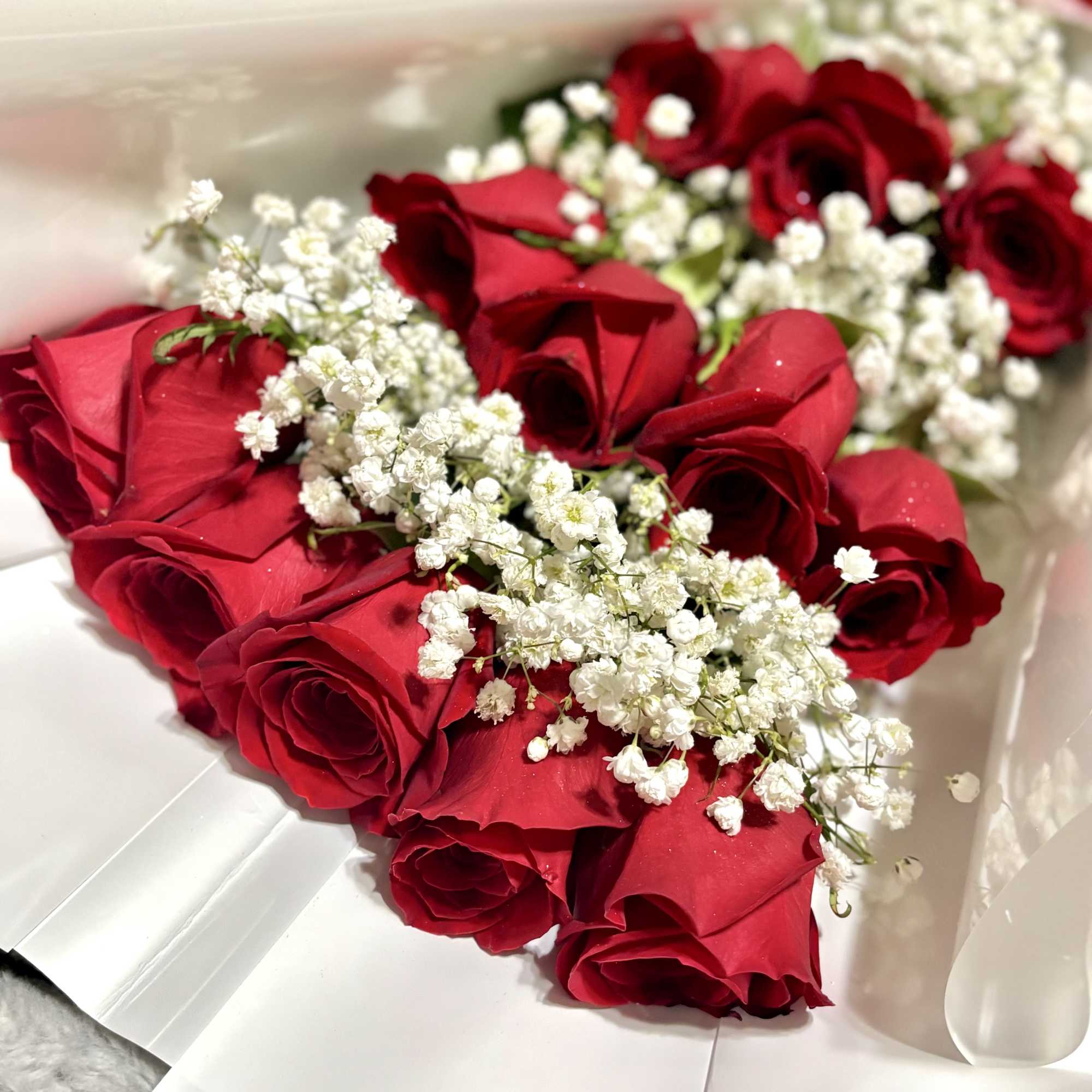 Enjoy 12 roses with baby breath combination. Surprise your loved one during