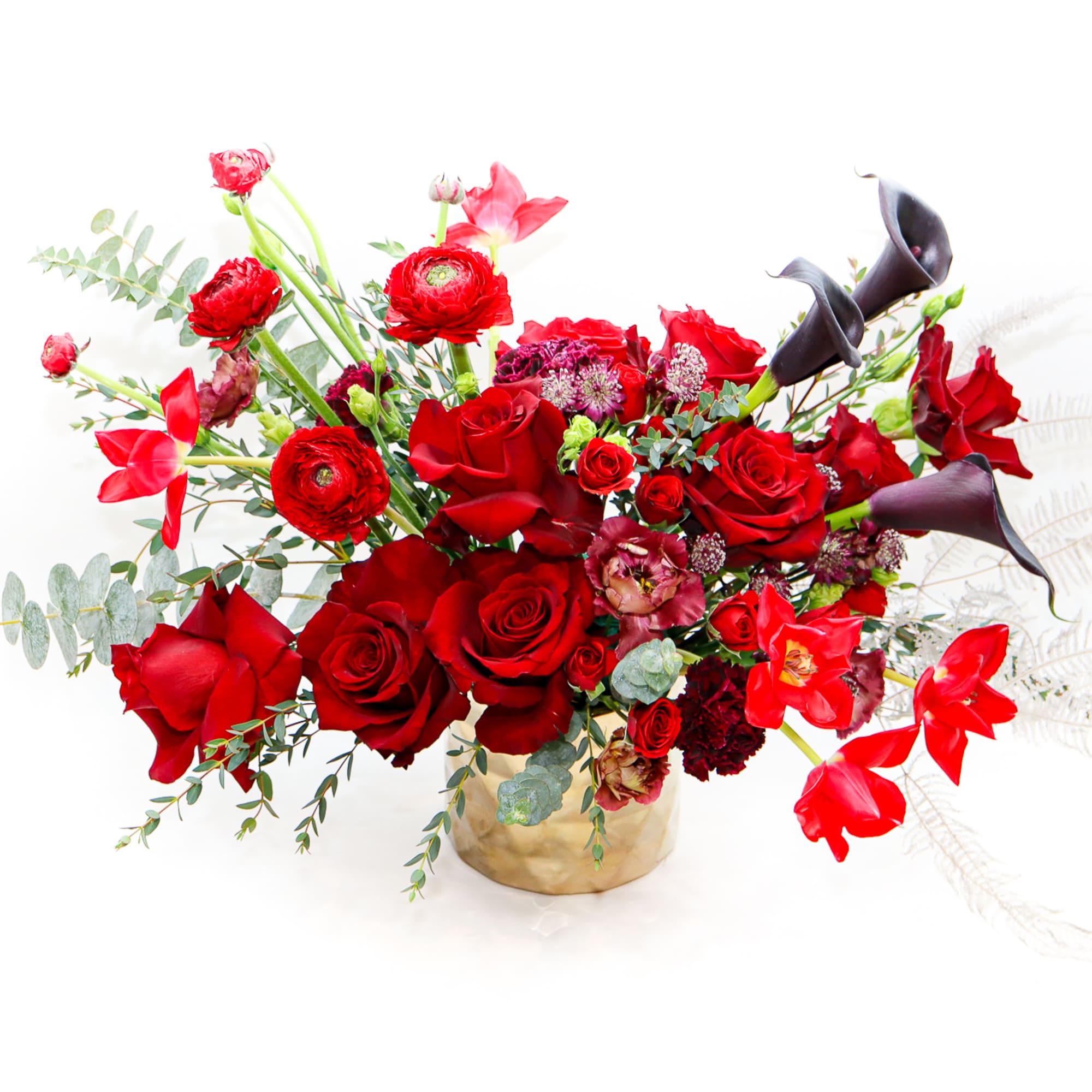 Elegant and irresistible this beautiful arrangement of  red roses, red ranunculus