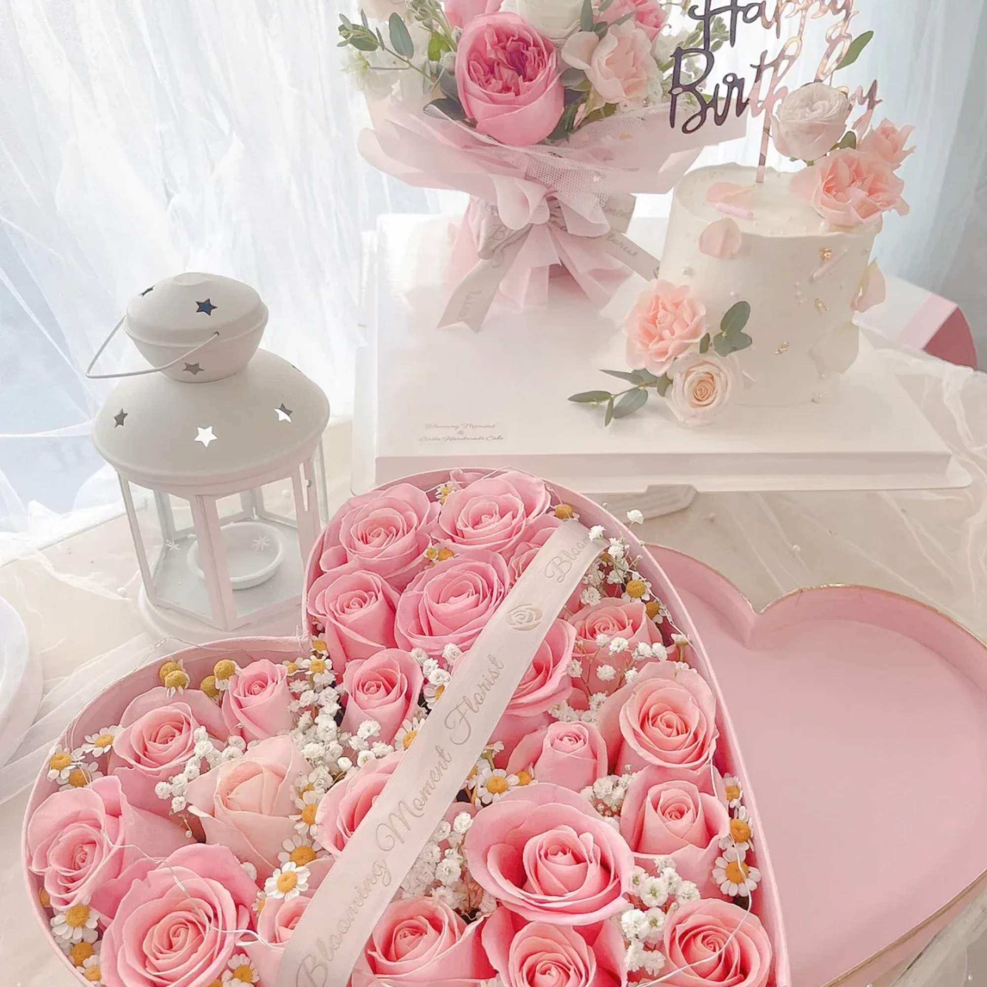 Filled with pink roses and baby breath or feverfew.

Small heart box size: