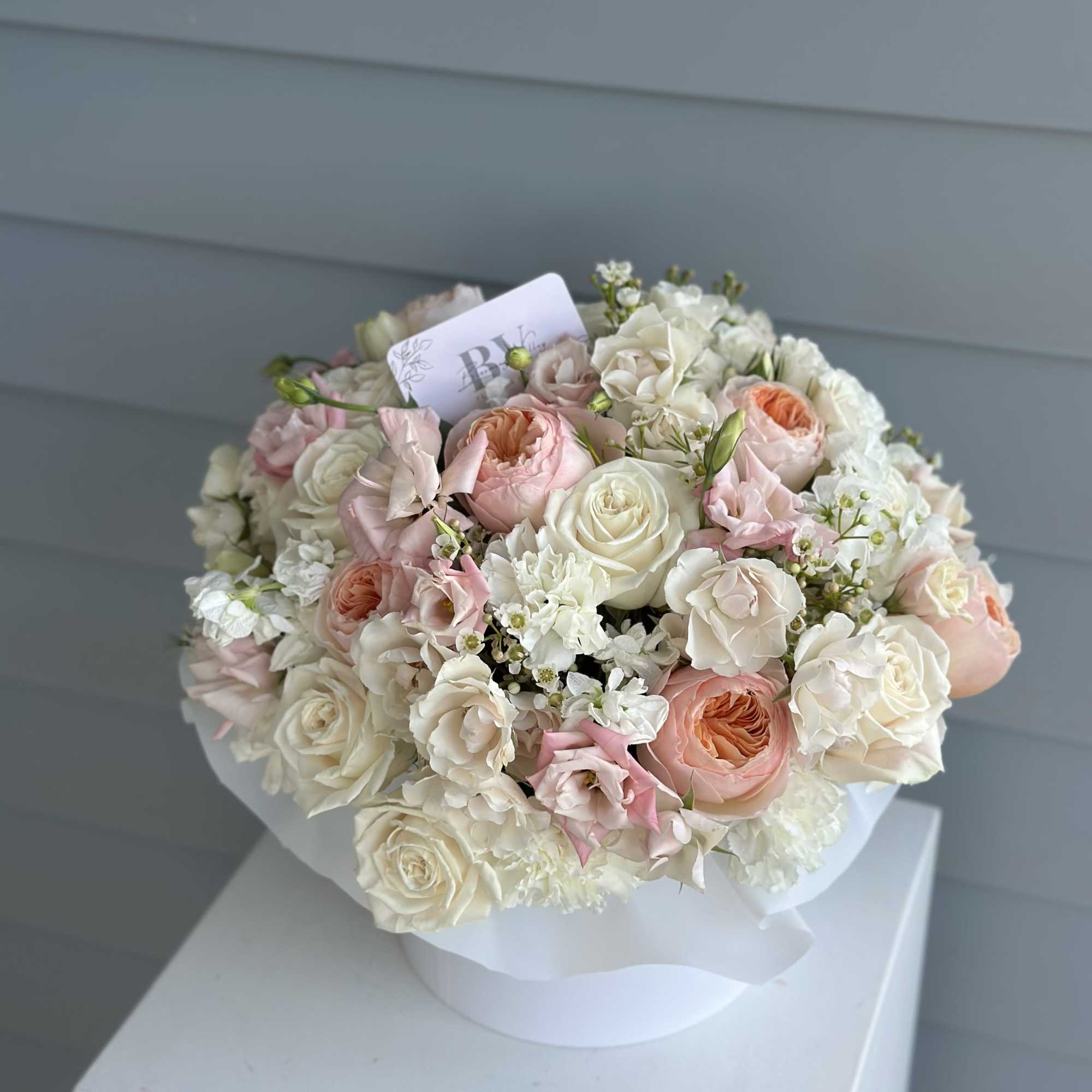 A bouquet that whispers of tenderness and grace.
&ldquo;Douce Promesse&rdquo; is composed of