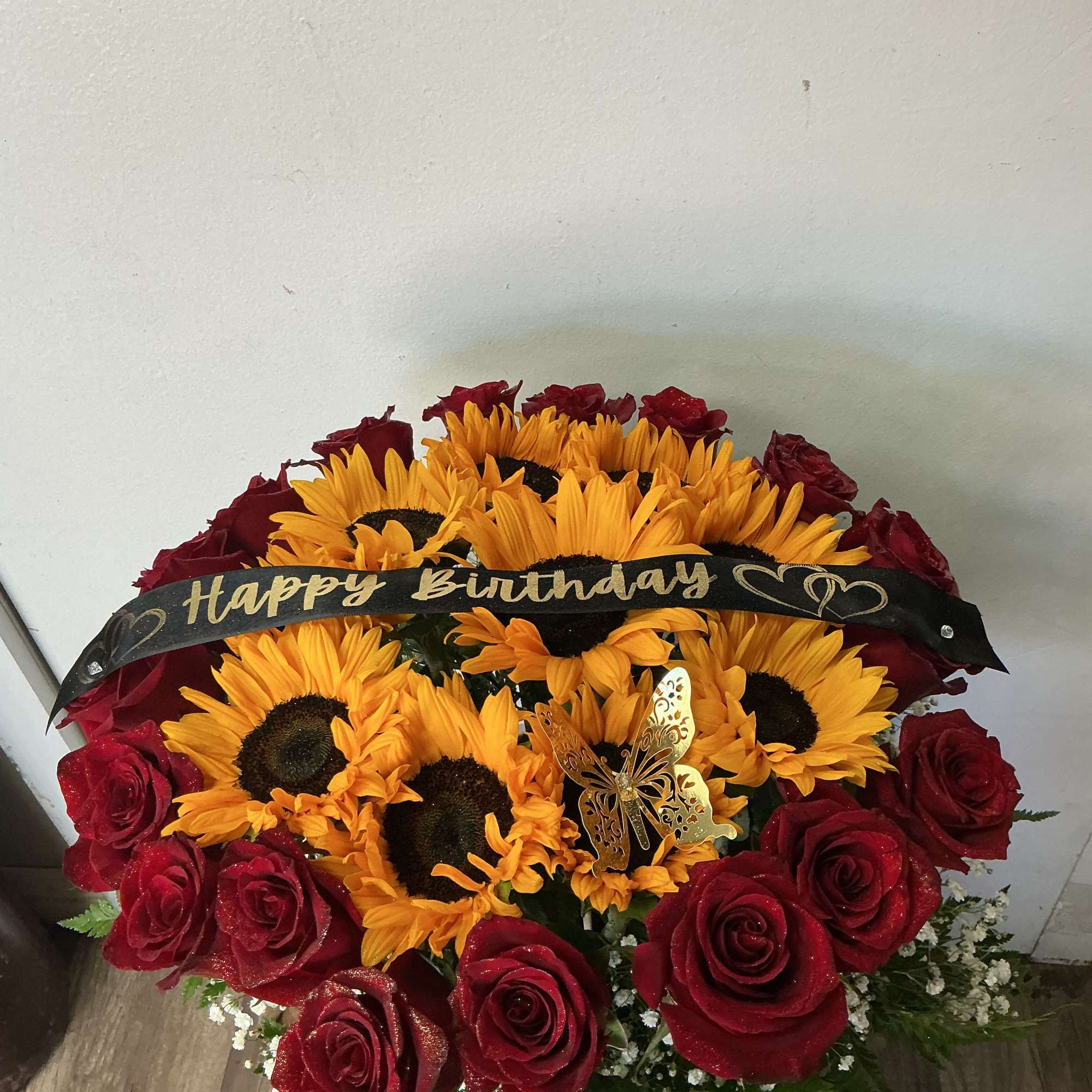 This great gift is made of beautiful sunflowers and red roses but
