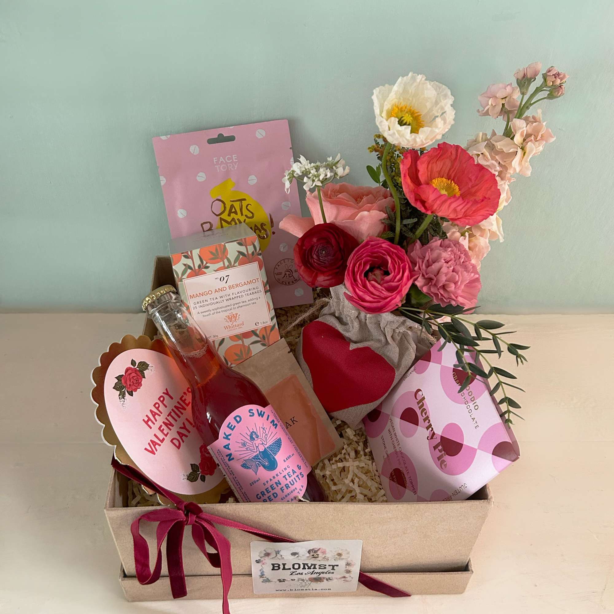 A box of LOVE for the one you adore.
Oozing of romance, this