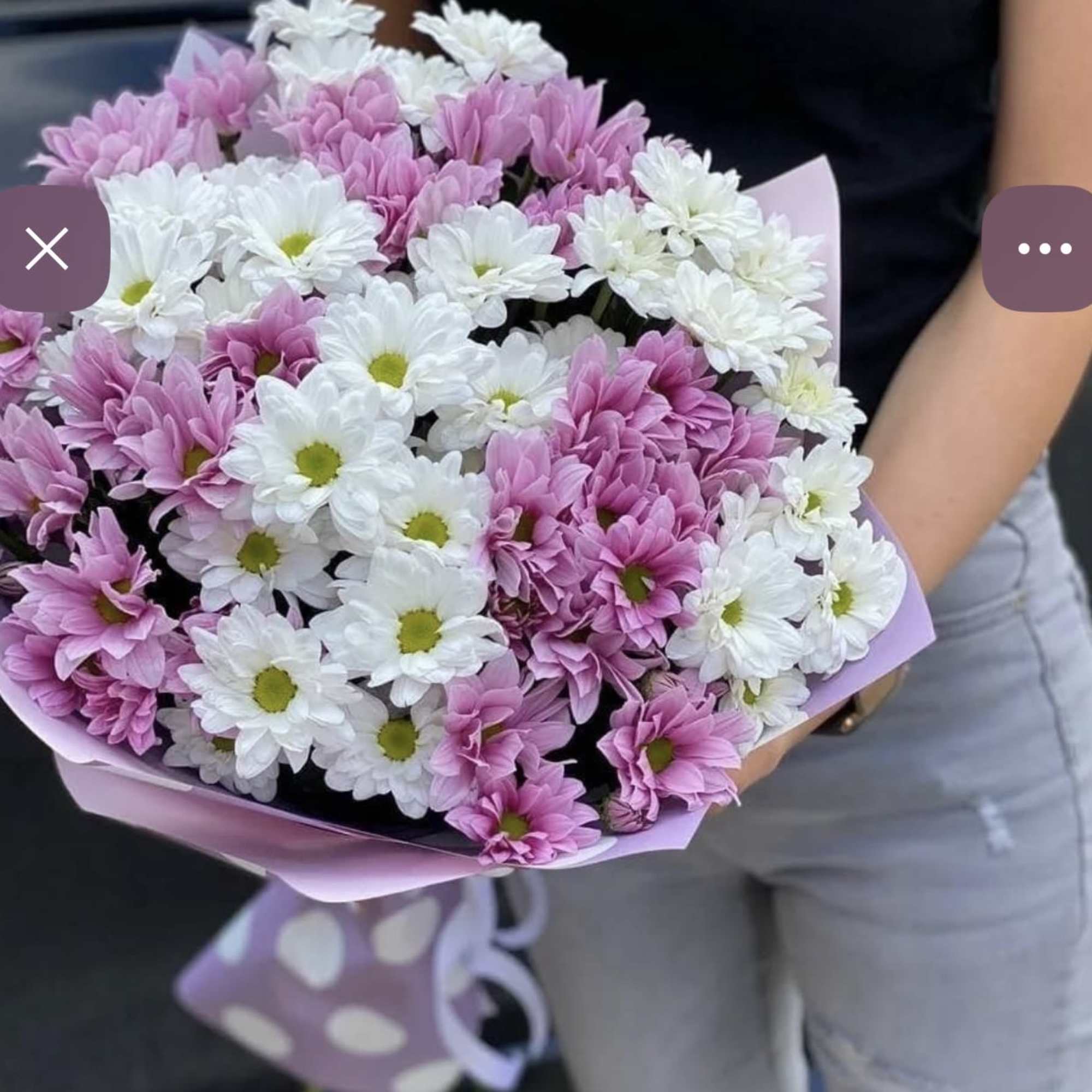 Bouquets made with beautiful daisies, (color of the client's choice)
Hermoso ramo elaborado