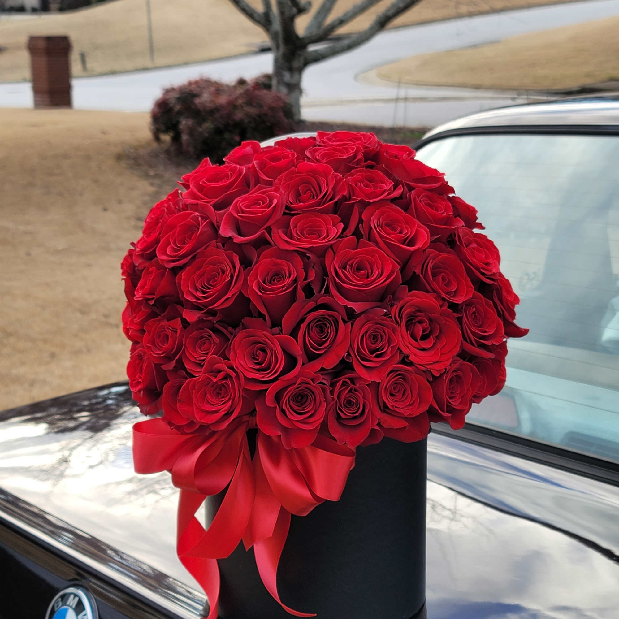 Express your feelings with the most elegant and chic flower arrangements in