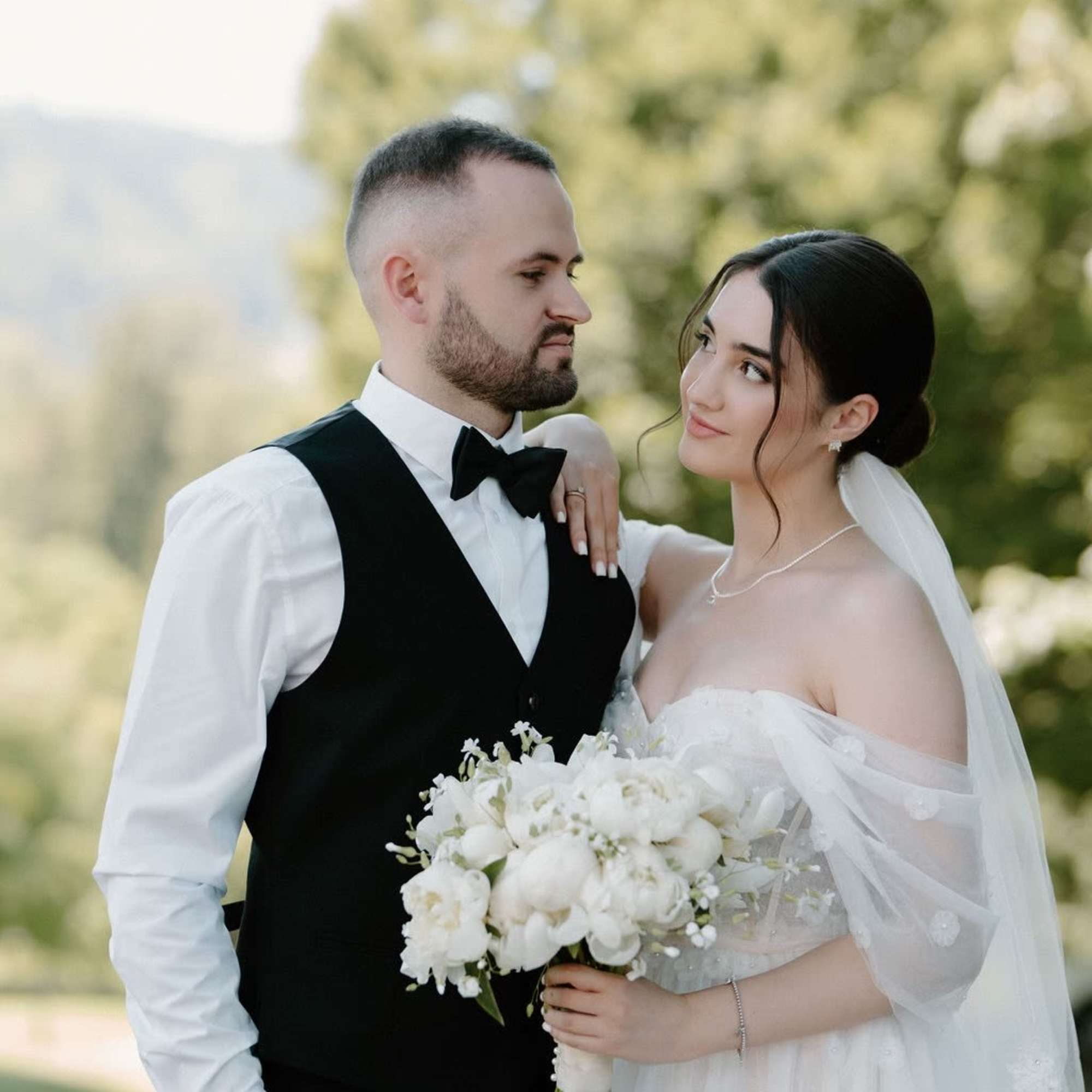 A vision of modern bridal elegance ,this bouquet is a study in