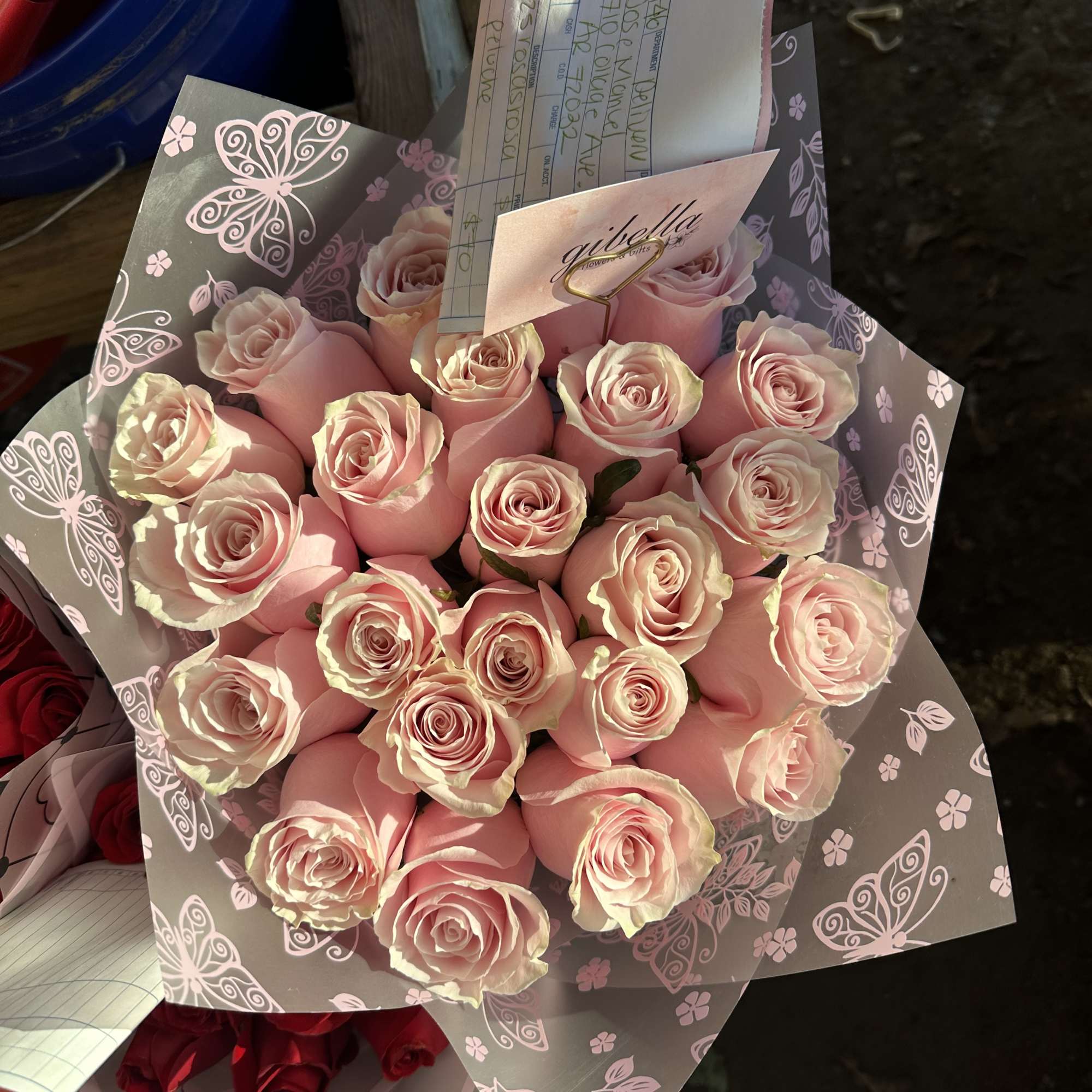 Pink roses wrap, the color will always depends on availability,

Rose color available:
Red