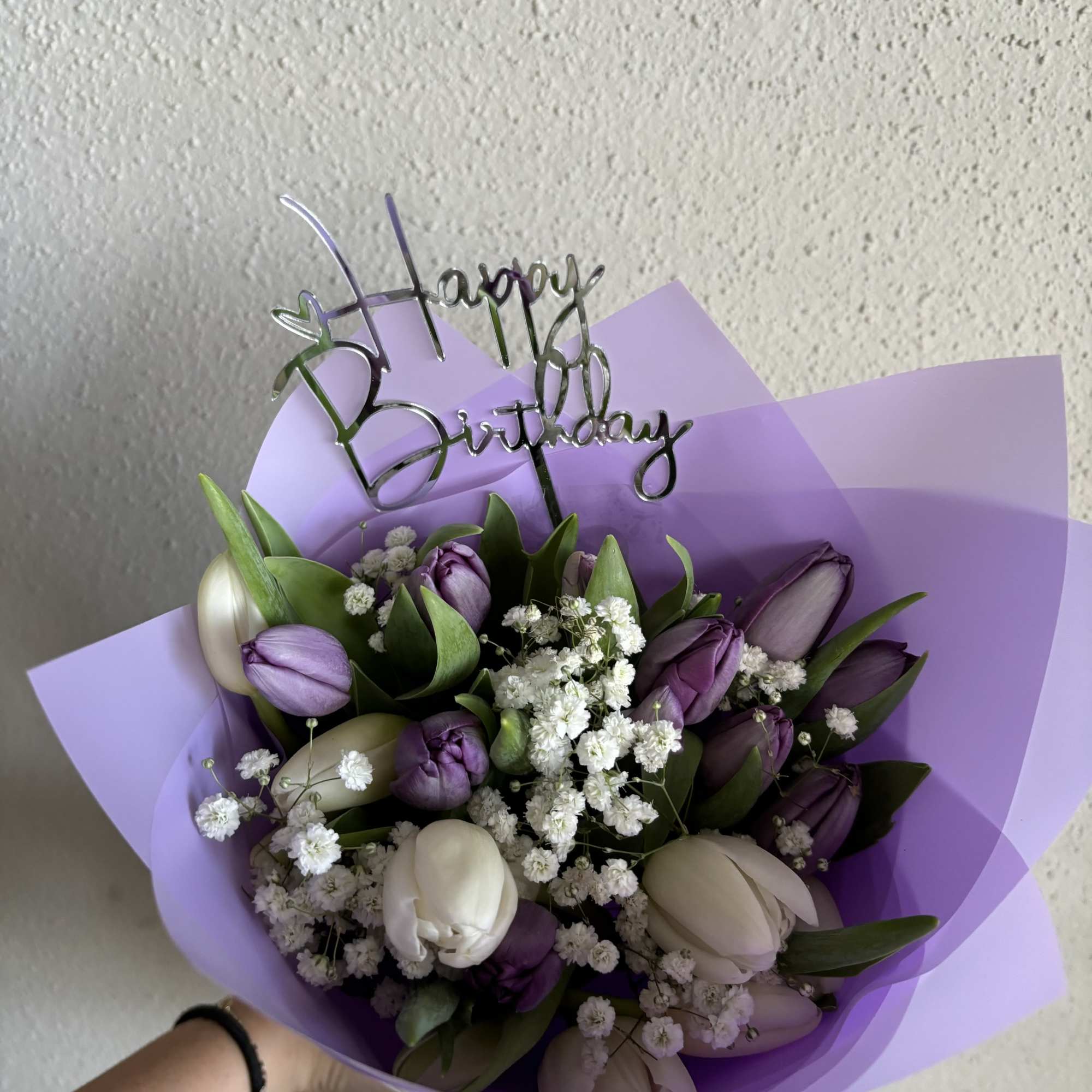 Make someone smile with this stunning tulip bouquet! Brighten up any room