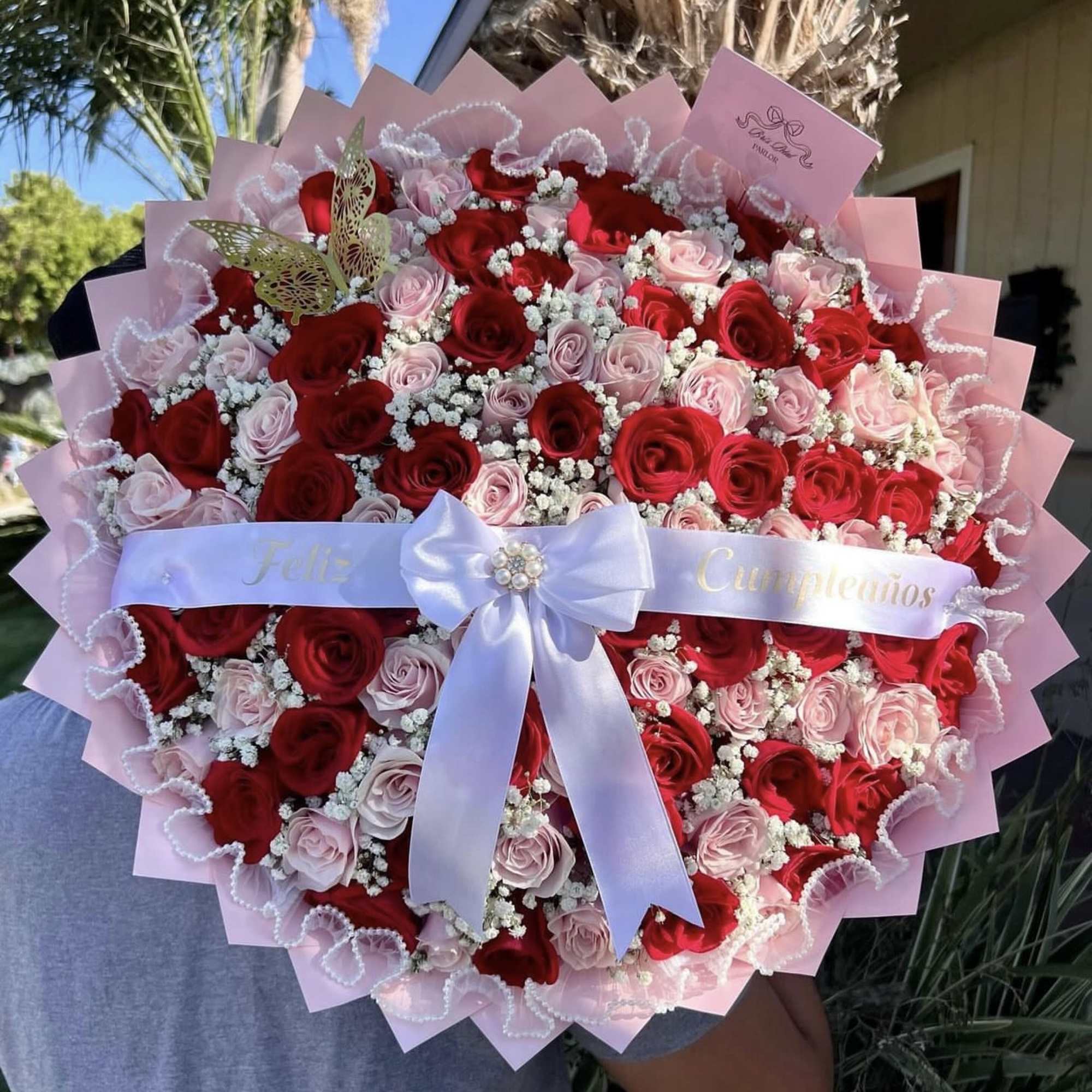 Roses and Gypso, you can select Gypso around or between roses!

Color roses:
Red