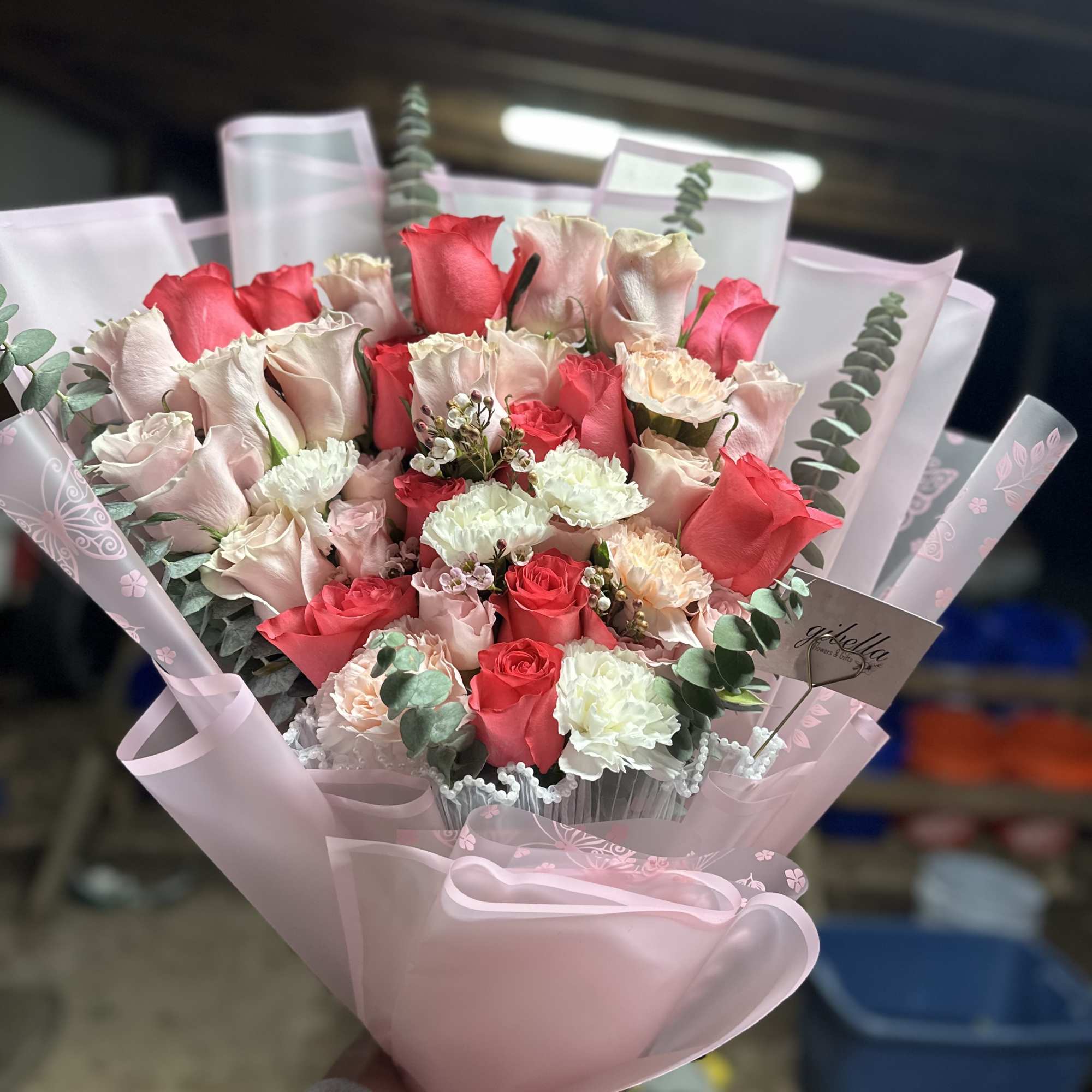 25 roses with mix flowers in a pink color palett

If you want