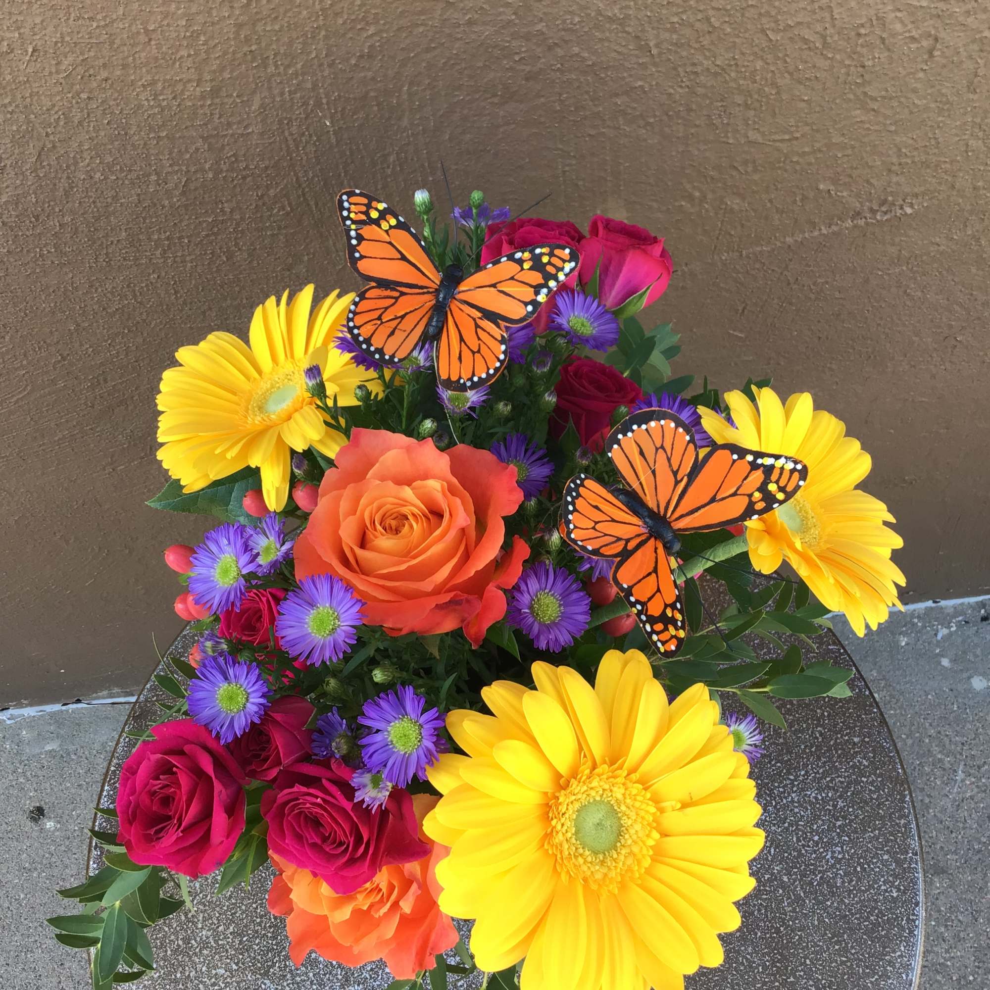 Bright flowers and accents bring a super happy vibe to this arrangement!
